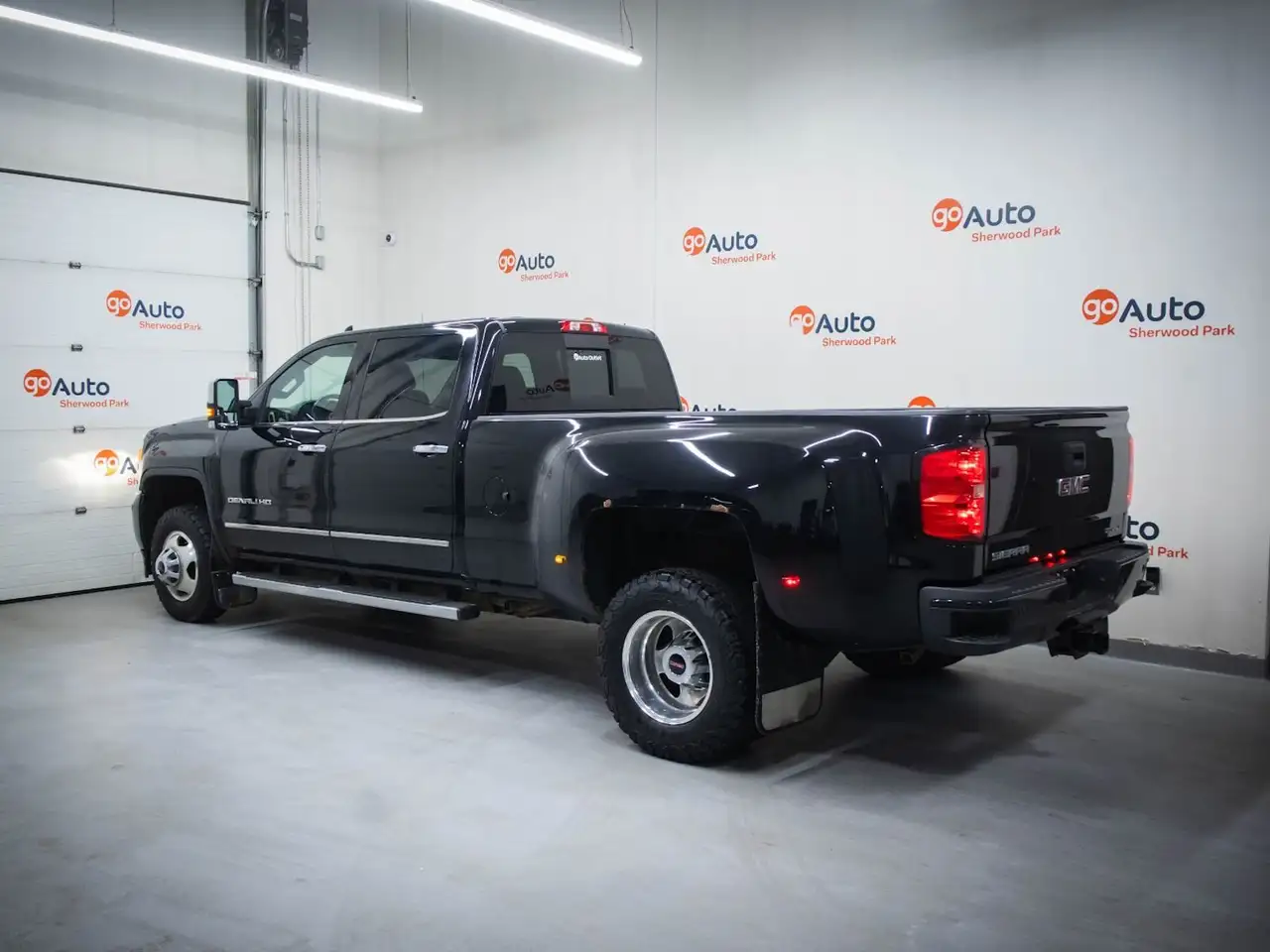 GMC Sierra 3500HD photo GMC Sierra 3500HD