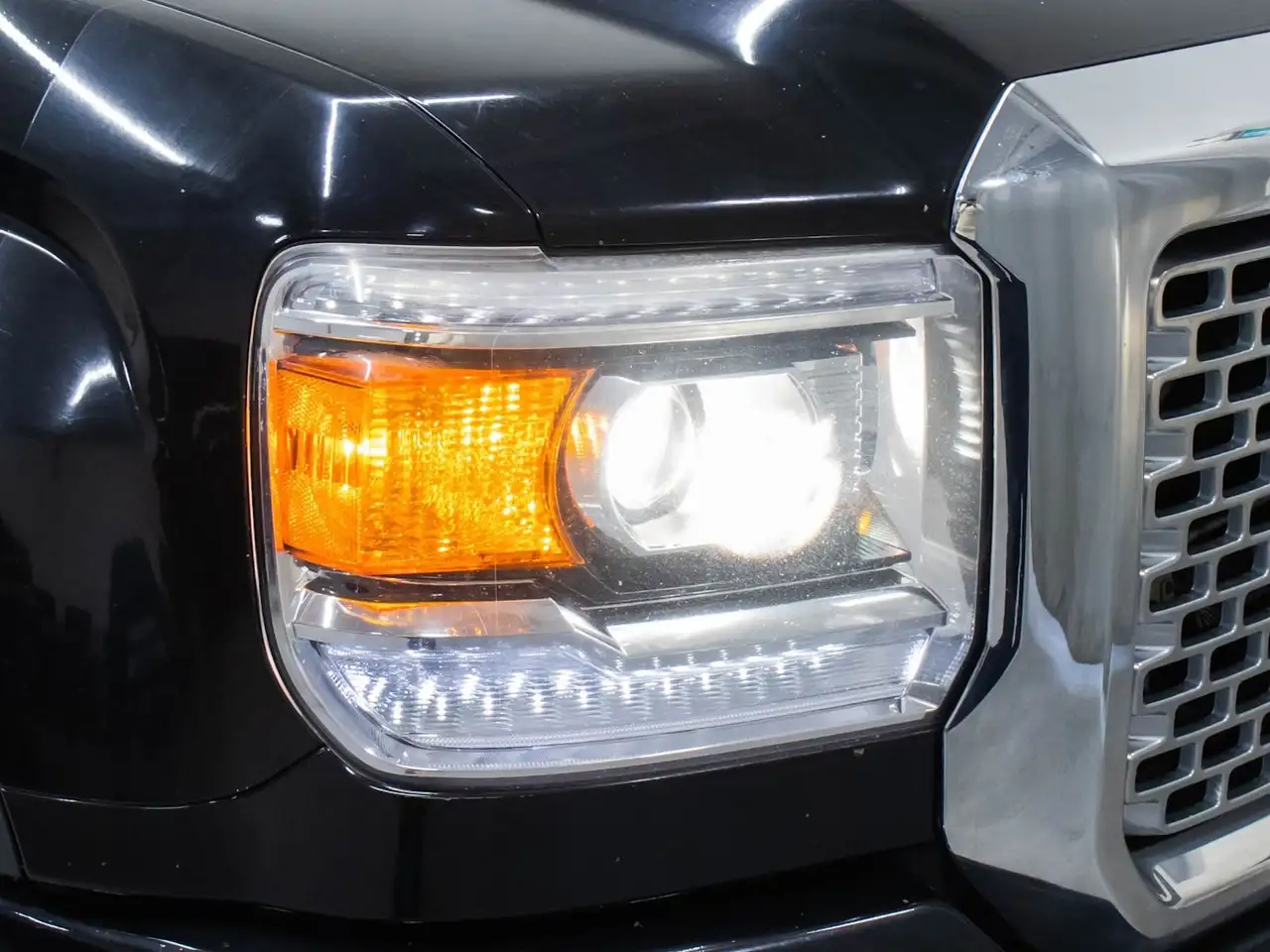 GMC Sierra 3500HD photo GMC Sierra 3500HD