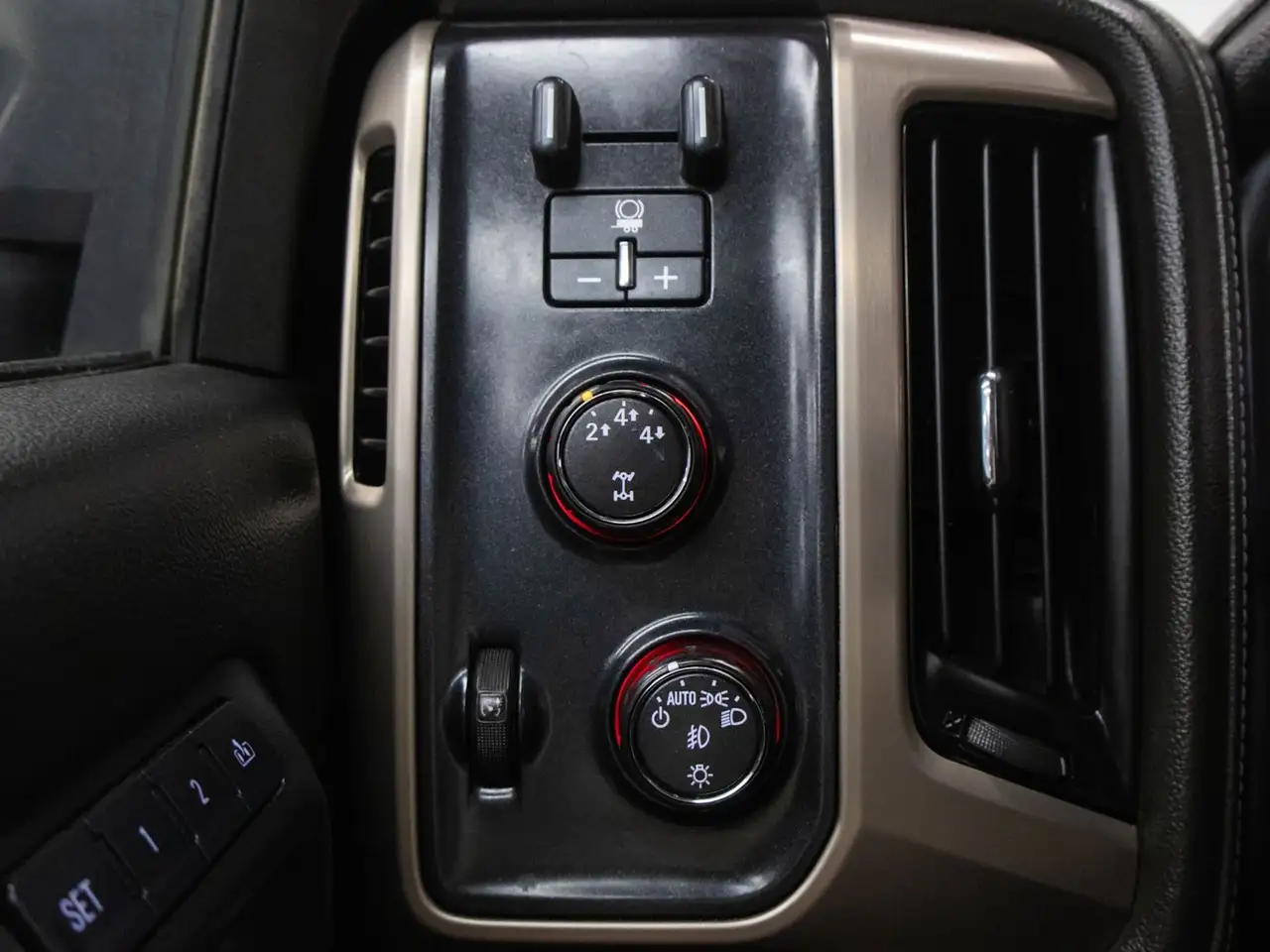 GMC Sierra 3500HD photo GMC Sierra 3500HD