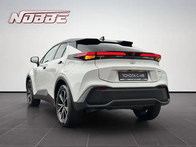 Toyota C-HR view 3