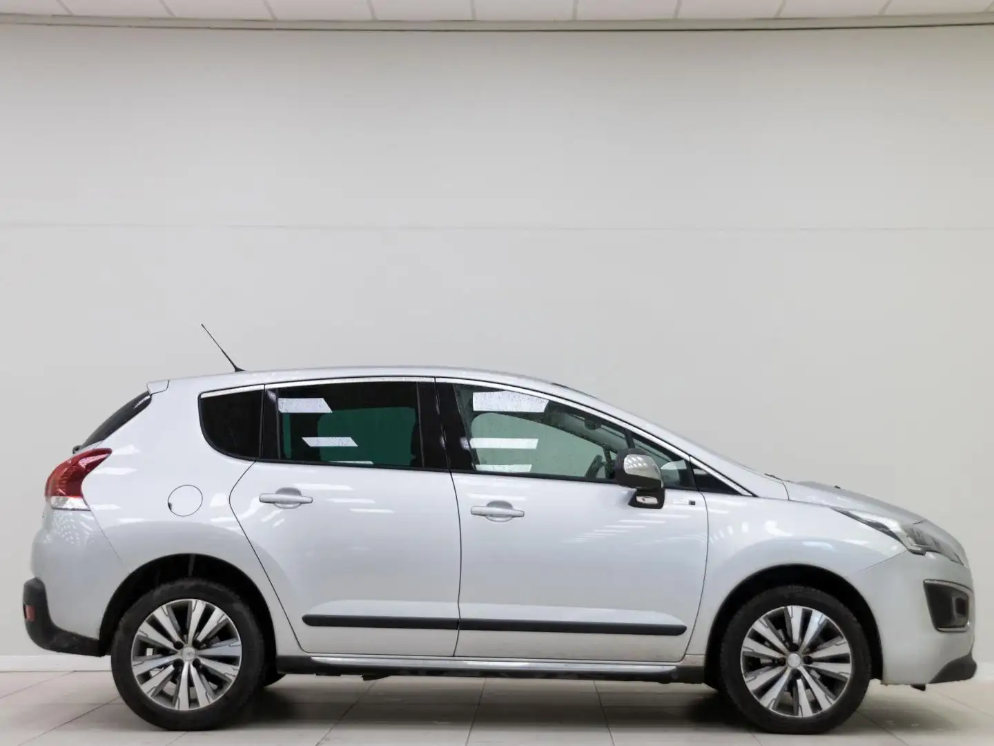 Peugeot 3008 1.2 PureTech S&S Style 130 Gris - 2
