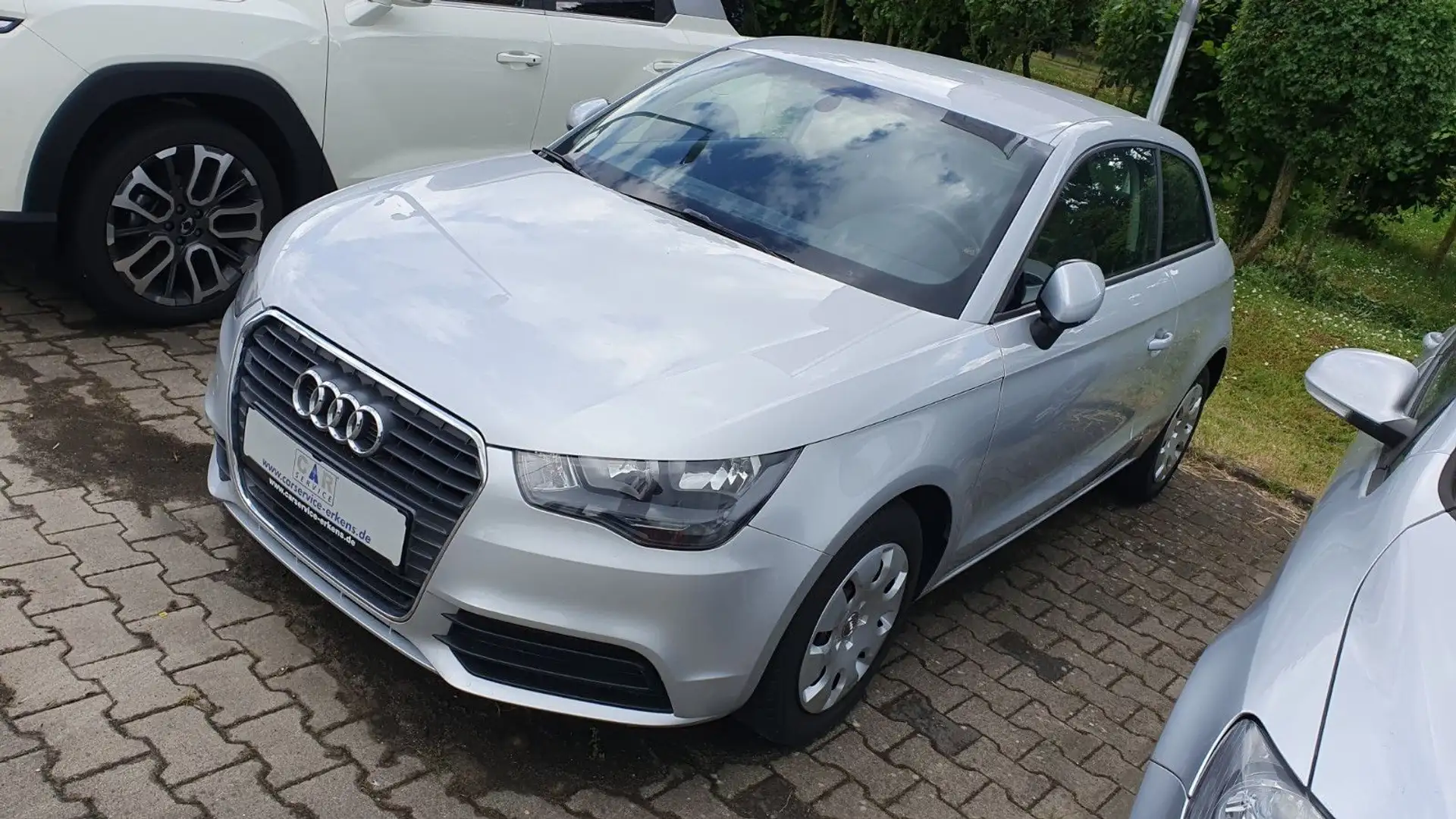 Audi A1 attraction Navi Top Gepflegt TFT LCD Bildschi Plateado - 2