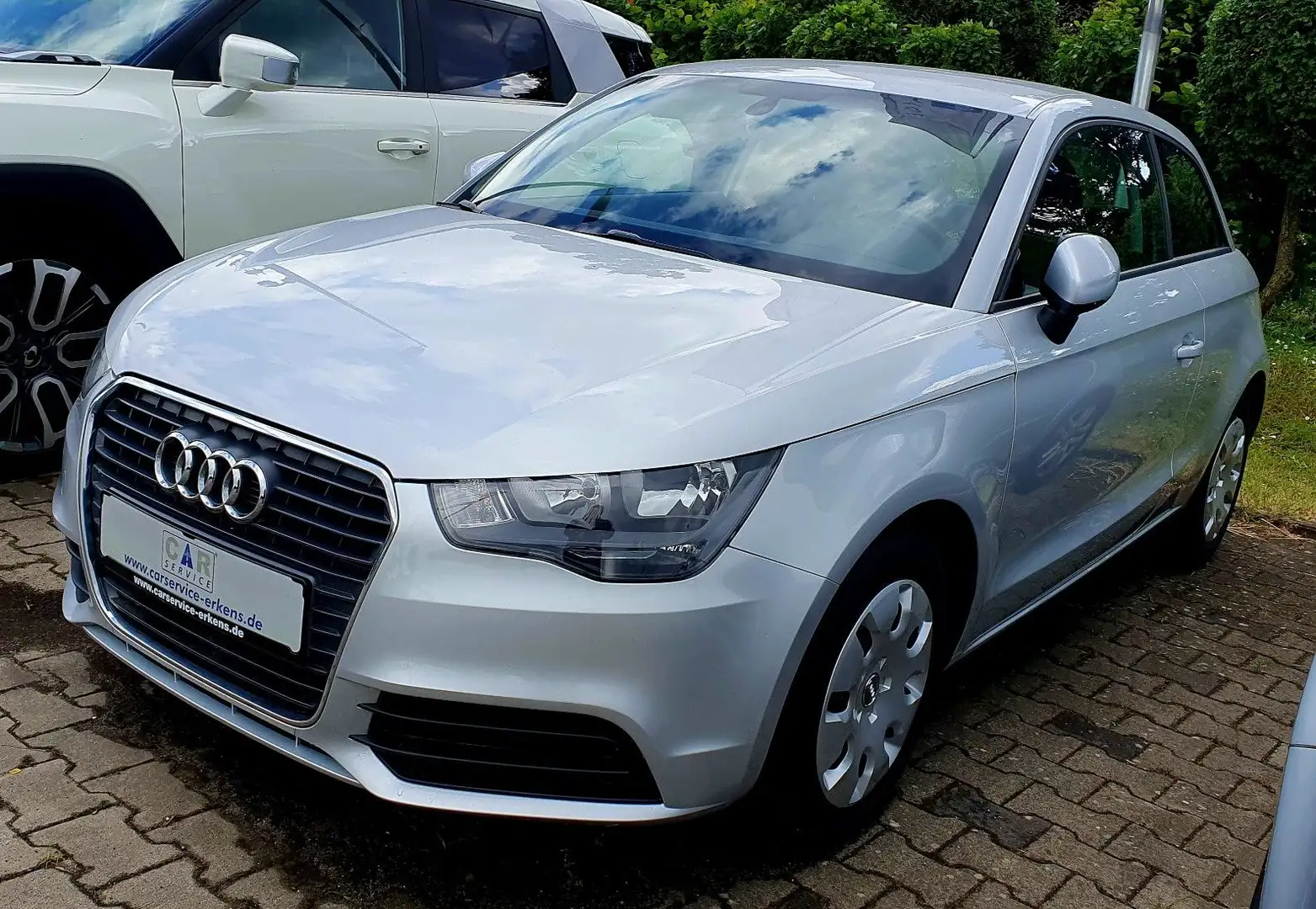 Audi A1 attraction Navi Top Gepflegt TFT LCD Bildschi Plateado - 1