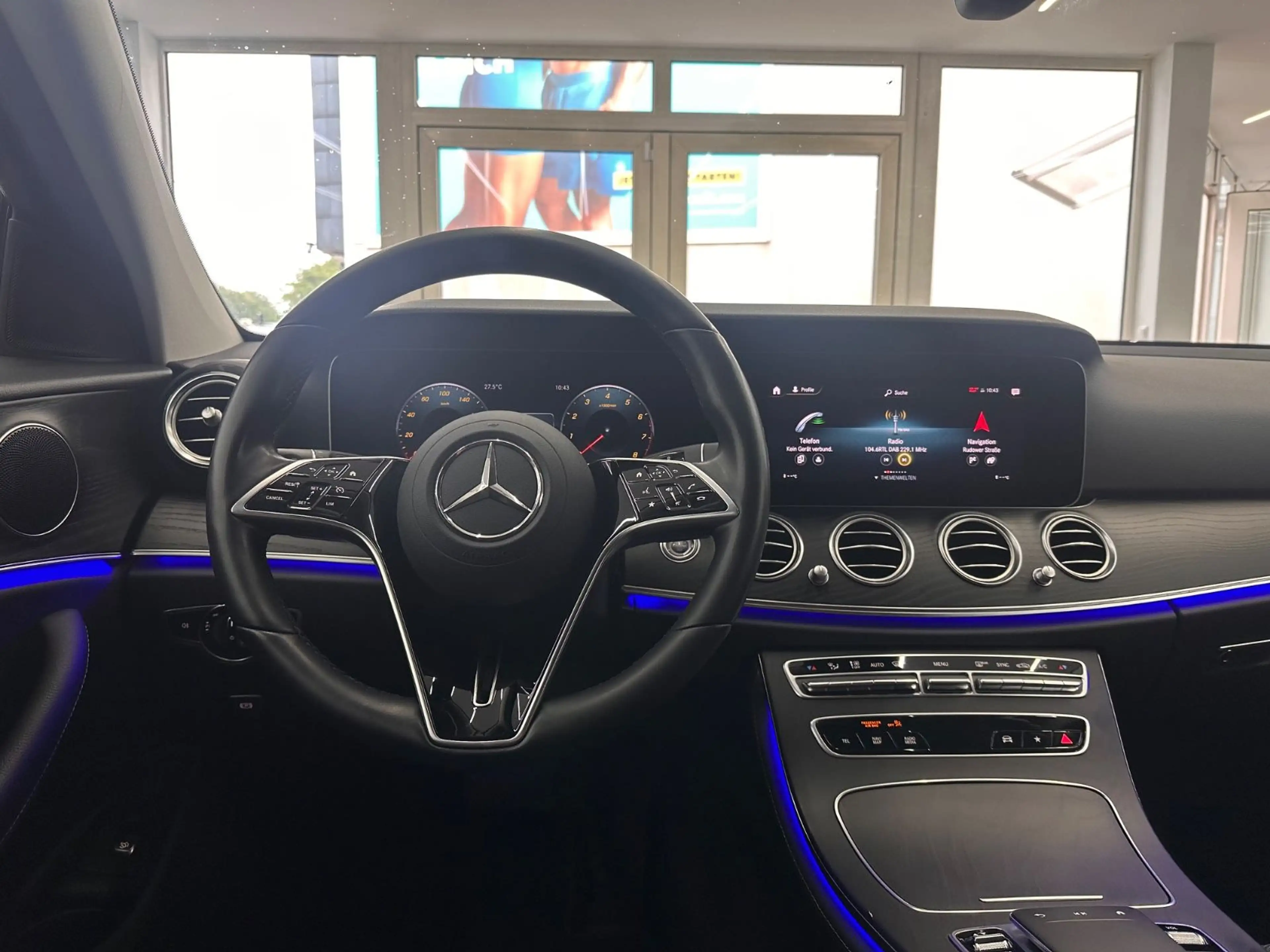 Mercedes-Benz E 200 4Matic*Totwinkel*AHK*Ambiente*NightPaket* — photo 12