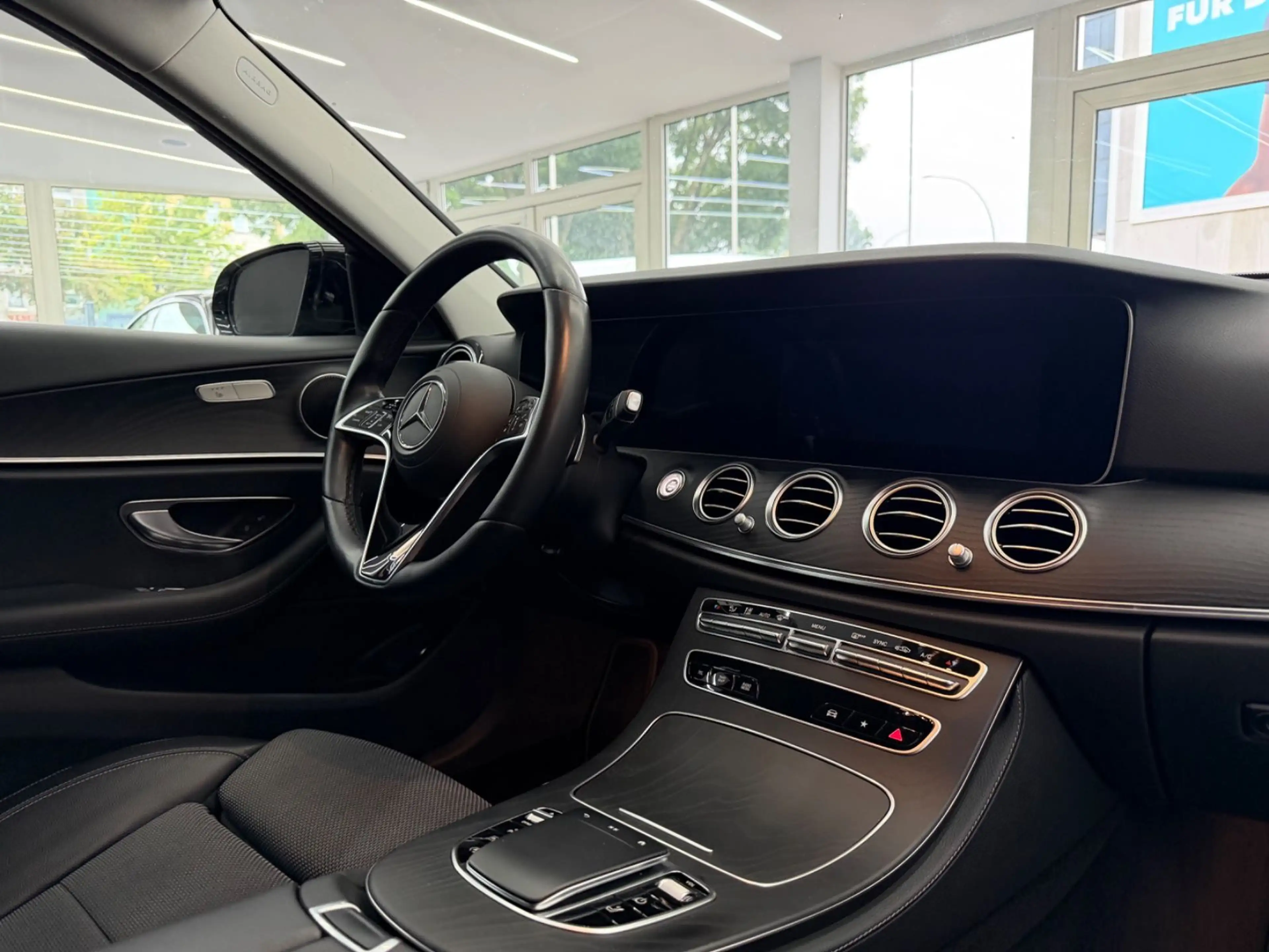 Mercedes-Benz E 200 4Matic*Totwinkel*AHK*Ambiente*NightPaket* — photo 9