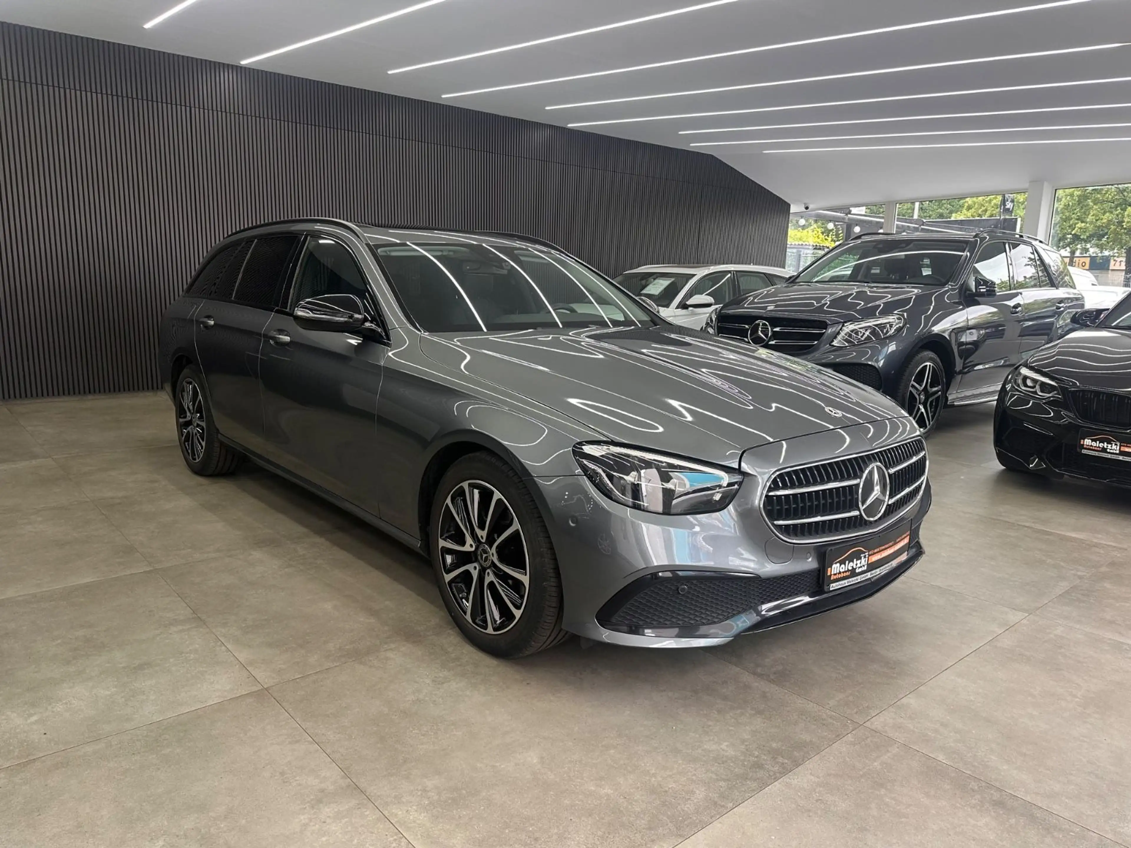Mercedes-Benz E 200 4Matic*Totwinkel*AHK*Ambiente*NightPaket*