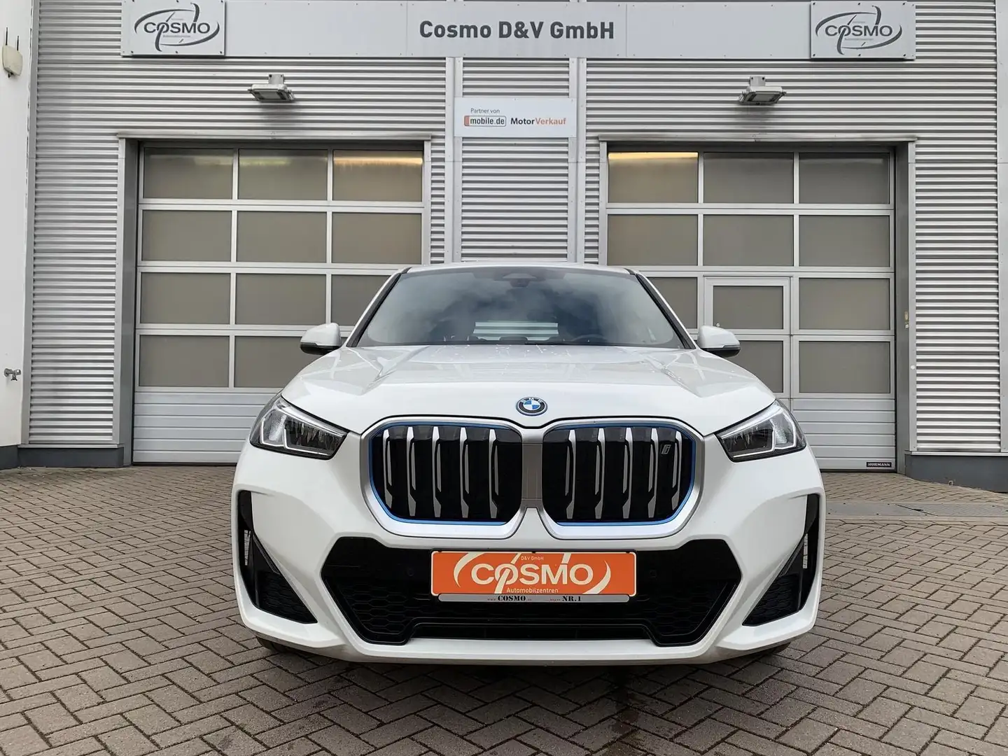 BMW X1 iX1 30 xDrive M Sport AHK+LED+HIFI+Widescreen Wit - 2