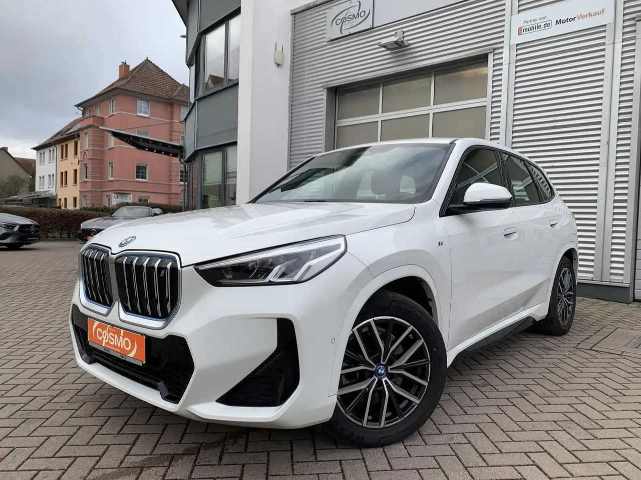 BMW iX1