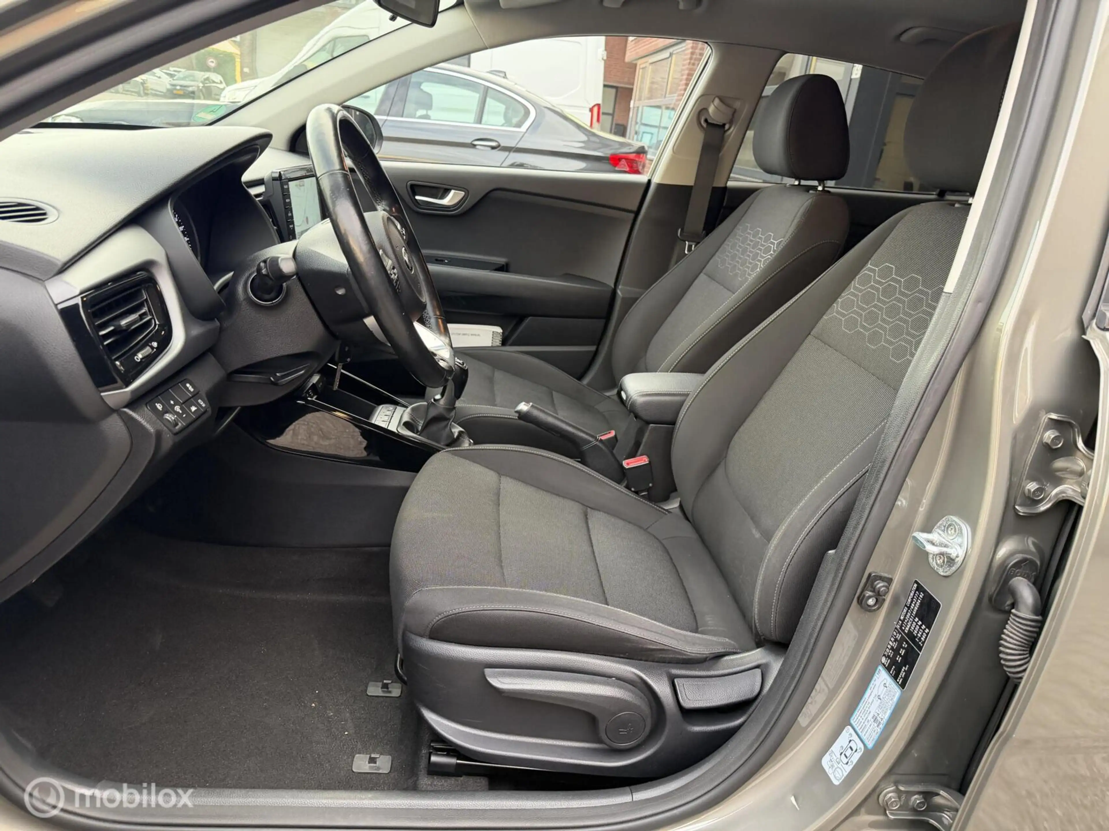 Kia Rio 1.0 TGDI DynamicLine LED*NAVI*CAMERA*PDC*CRUISE* — photo 9