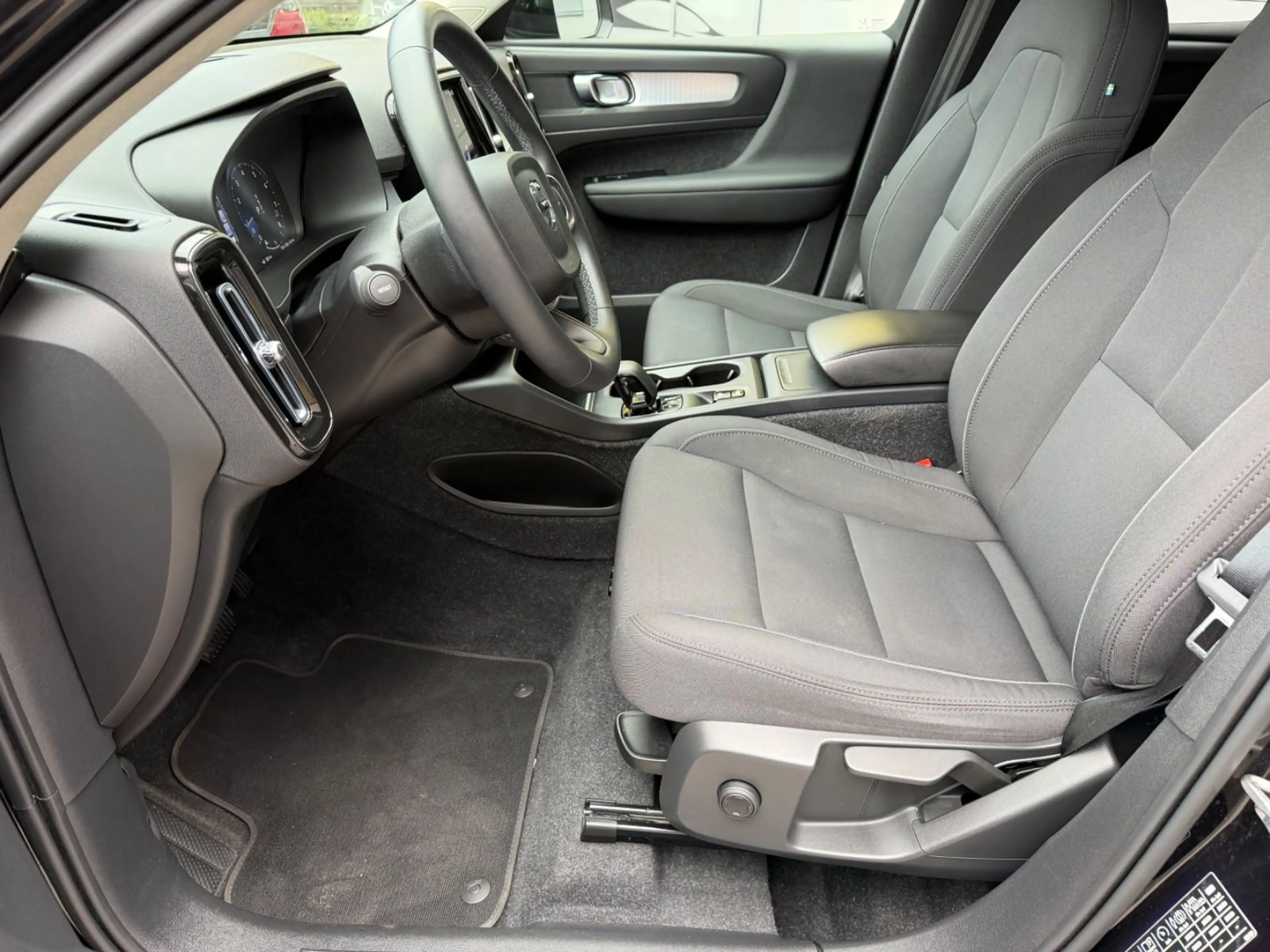 Volvo XC40 Momentum/KAMERA/LED/SHZ/AUTOMATIK/AHK — photo 12