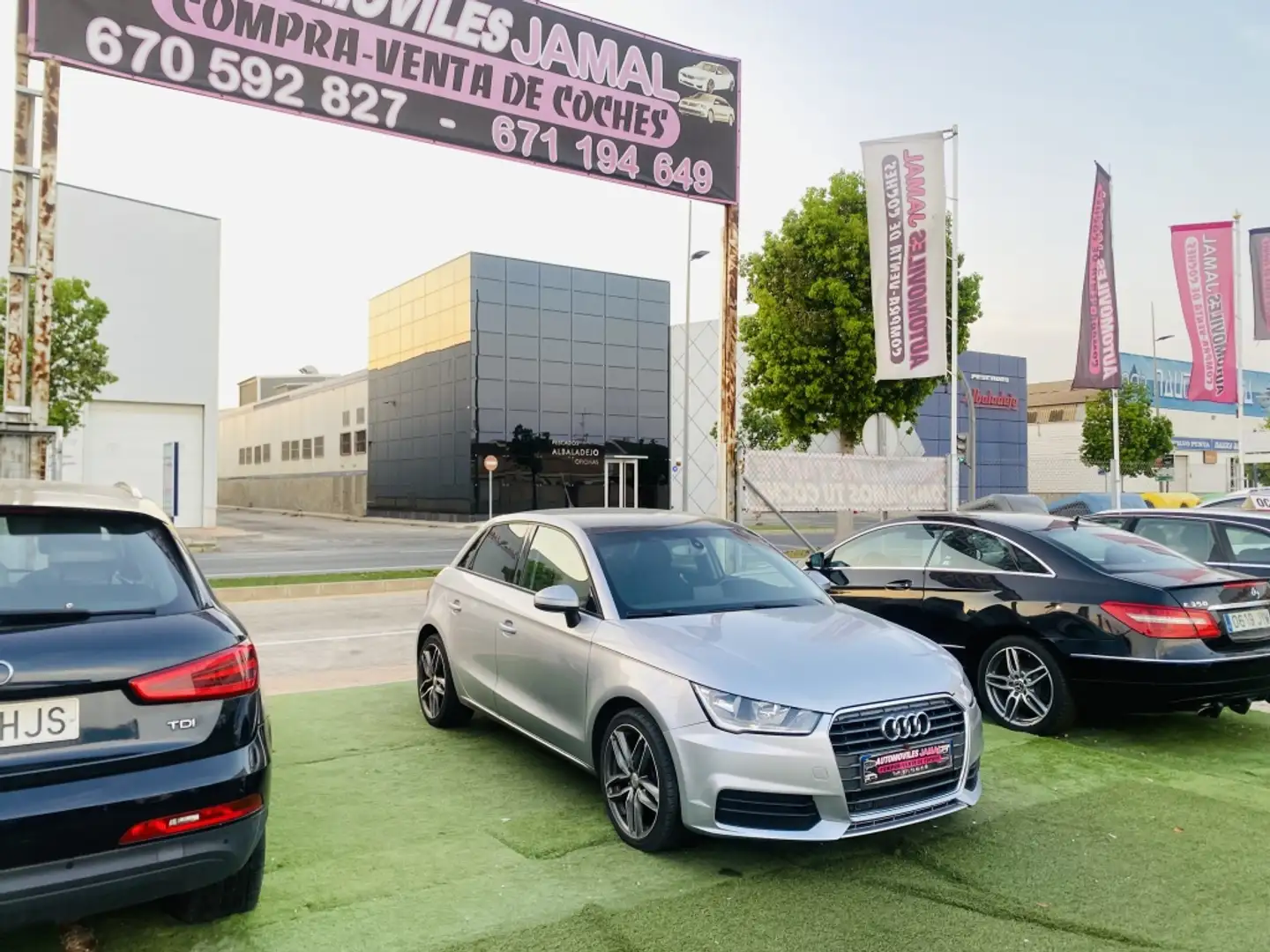 Audi A1 Sportback 1.4TDI ultra Design Gris - 1