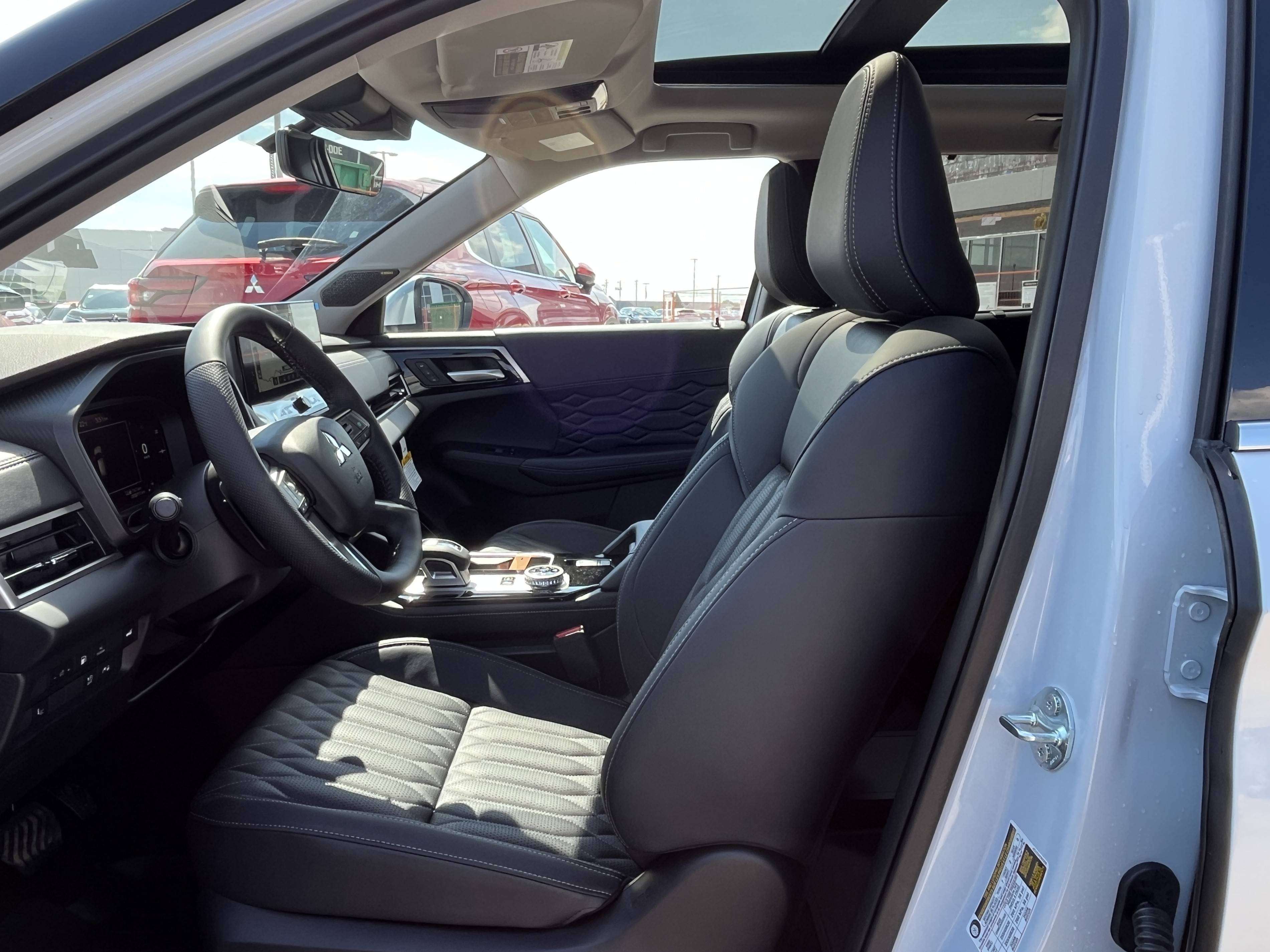 White 2026 Mitsubishi Outlander Hybrid Plug-in SUV / Crossover  Automatic