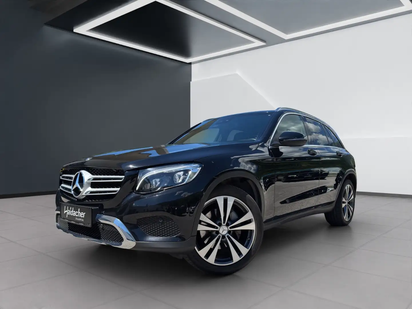 Mercedes-Benz GLC 220 d 4MATIC PTS Shz Ambi LED eHeck Pano AMG Schwarz - 2