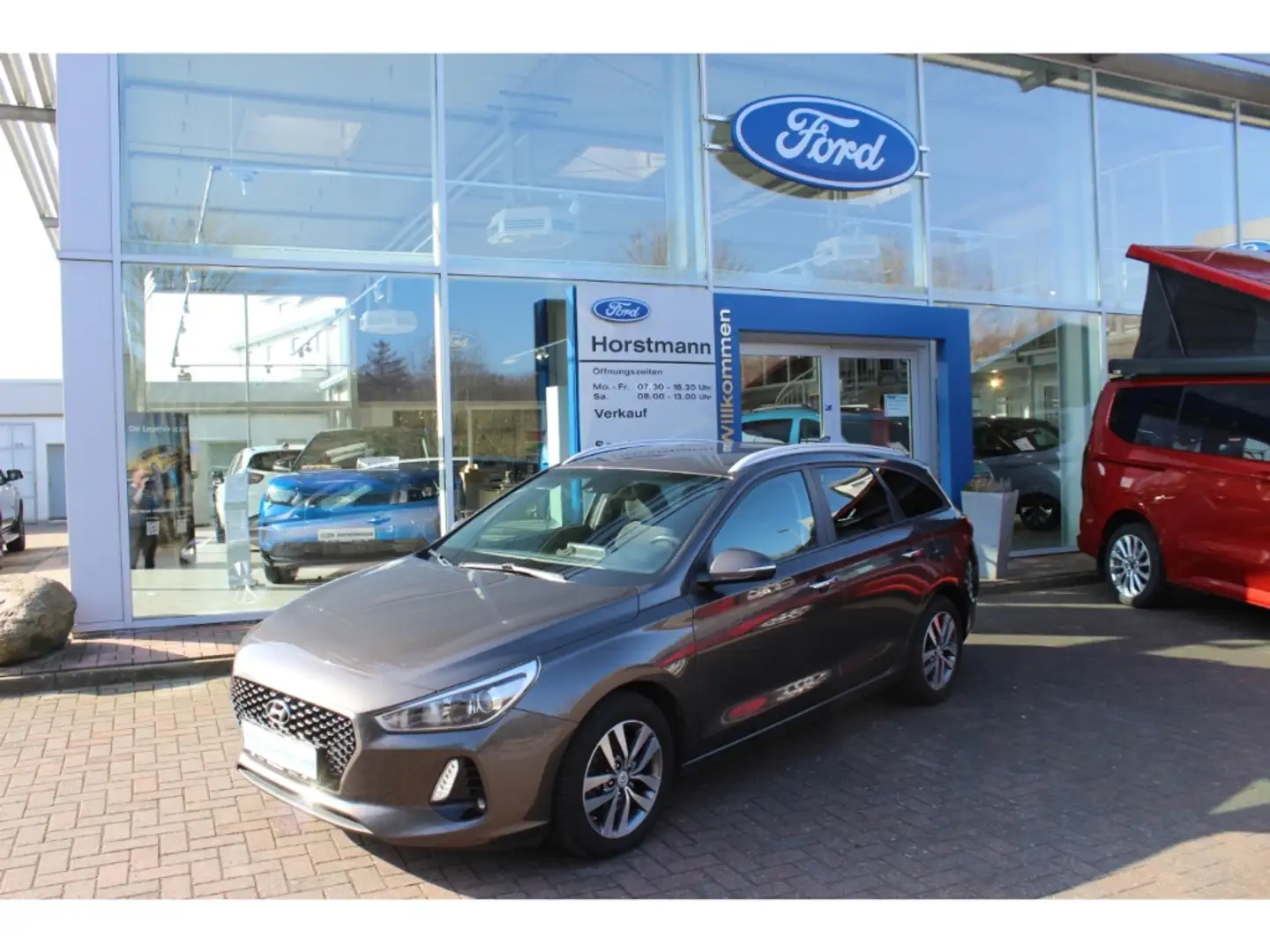 Hyundai i30 TREND 1.6 CRDi AUTOMATIK, LM, NAVI, BEH. SITZE, ME Braun - 1