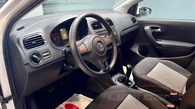 Volkswagen Polo view 7