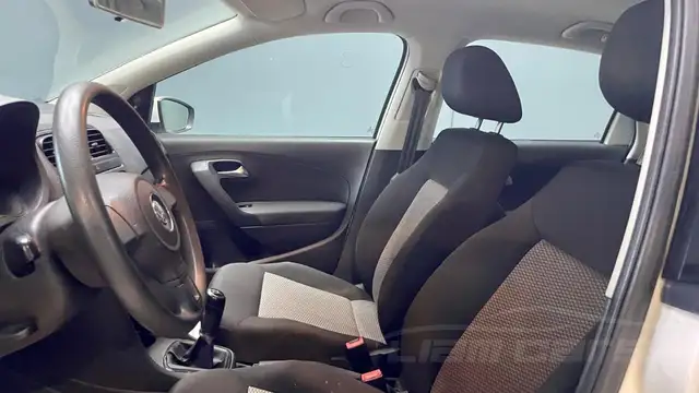 Volkswagen Polo view 8