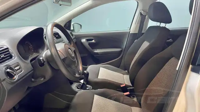 Volkswagen Polo view 9