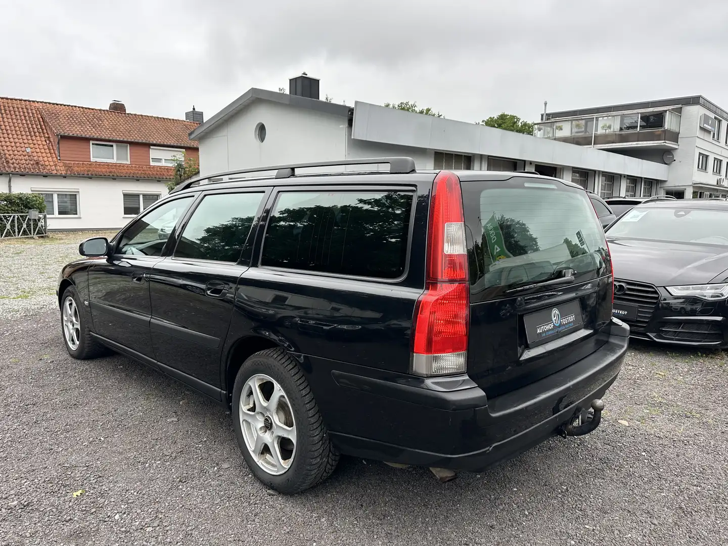 Volvo V70 2.0T*Automatik*AHK*Leder*TÜV 05.2026+ServiceNeu Schwarz - 2