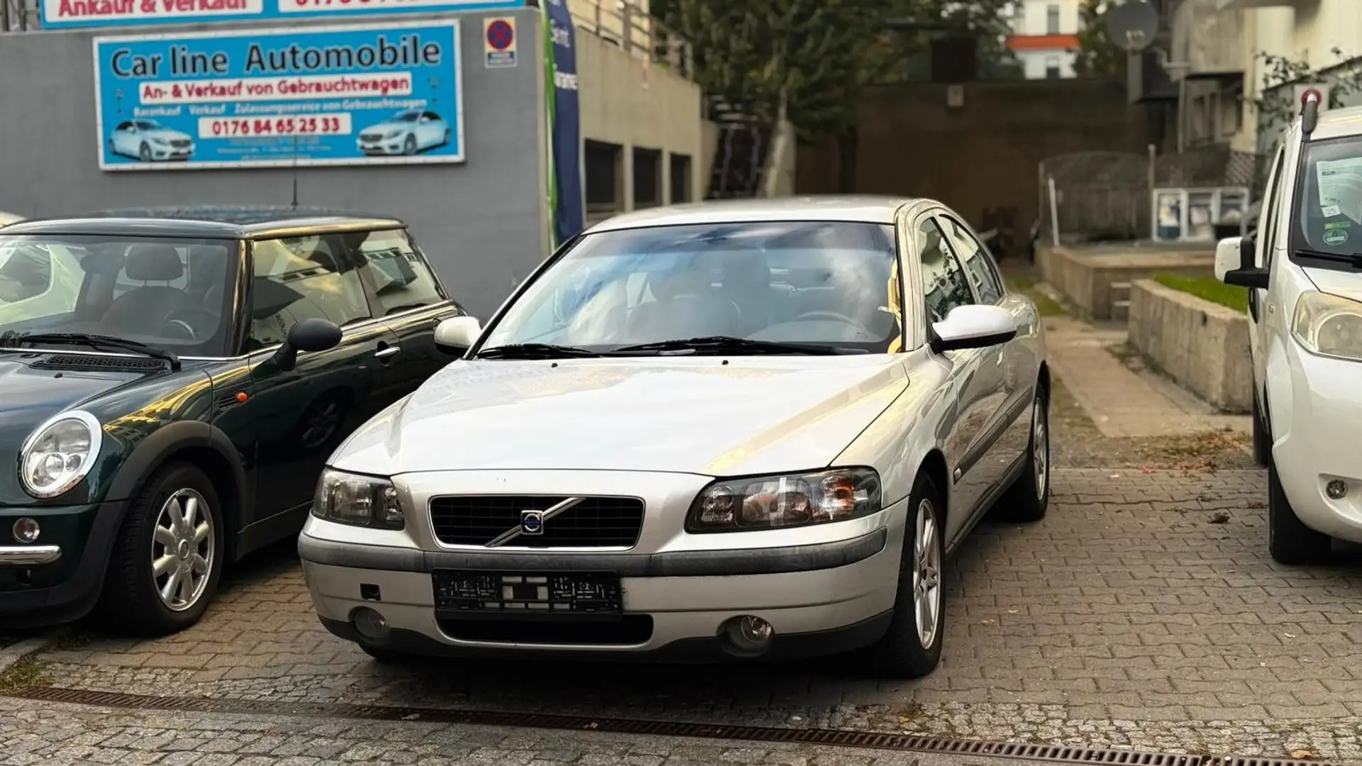 Volvo S60 2.4 Premium/TÜV NEU /GARANTIE 24 Grau - 1