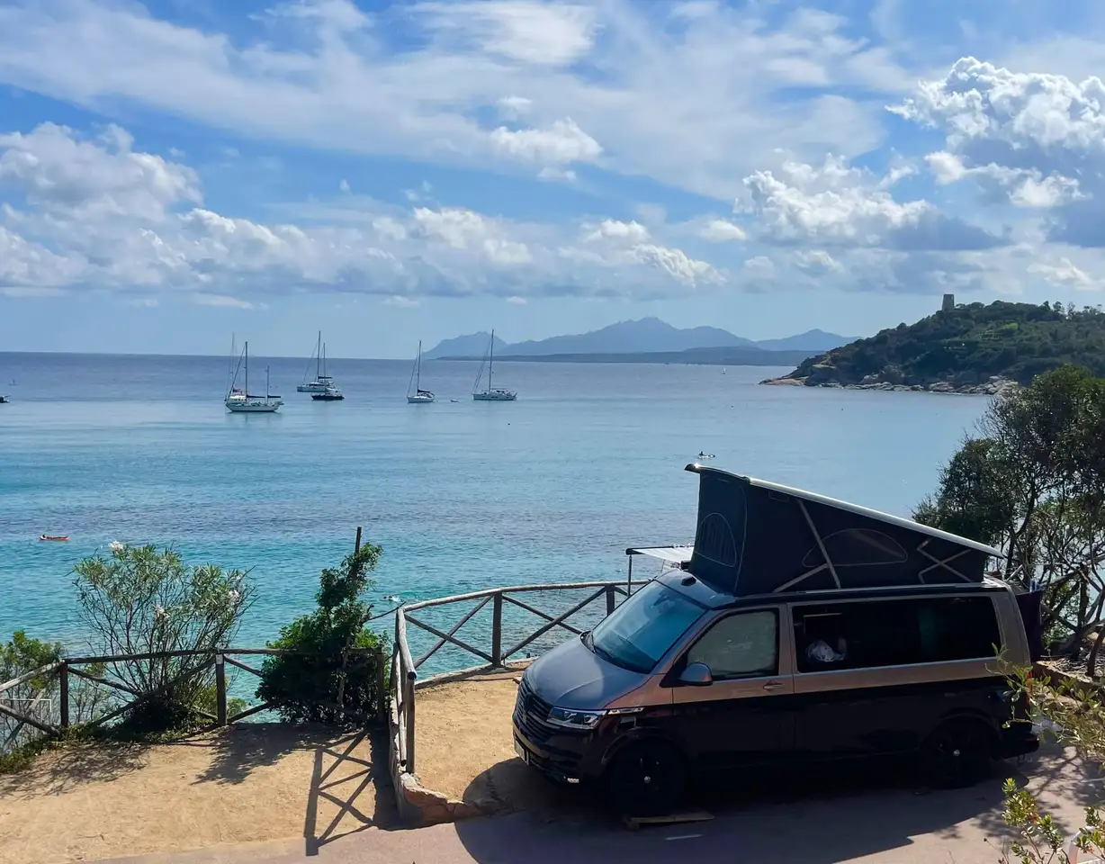 Volkswagen T6 California Transporter T6 TDI BMT 4MOTION DSG 4MOTION Ocean — photo 1 of 21
