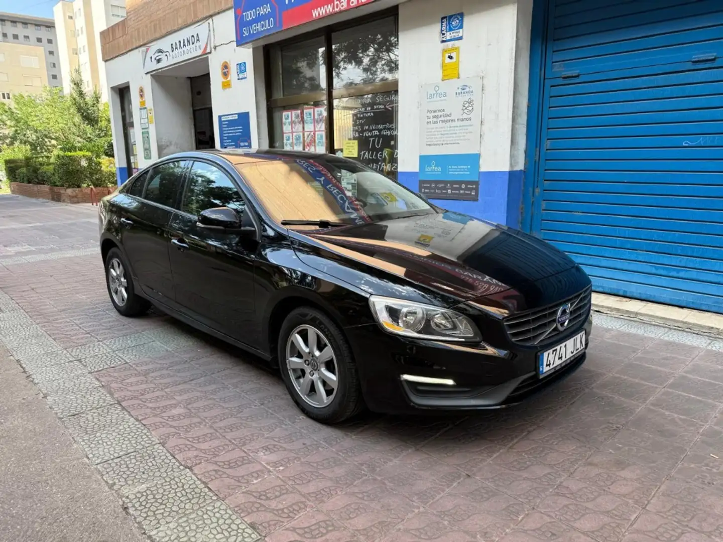 Volvo S60 D3 Kinetic Aut. Negro - 1