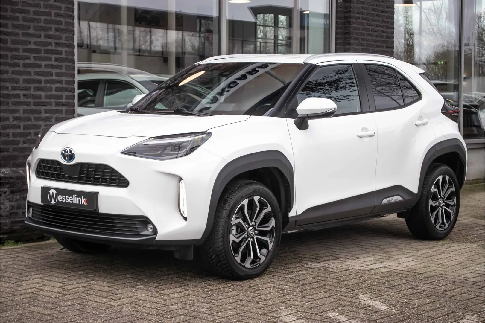 Toyota Yaris Cross 1.5 Hybrid Dynamic - All-in rijklrprs | 4S banden Weiß - 1