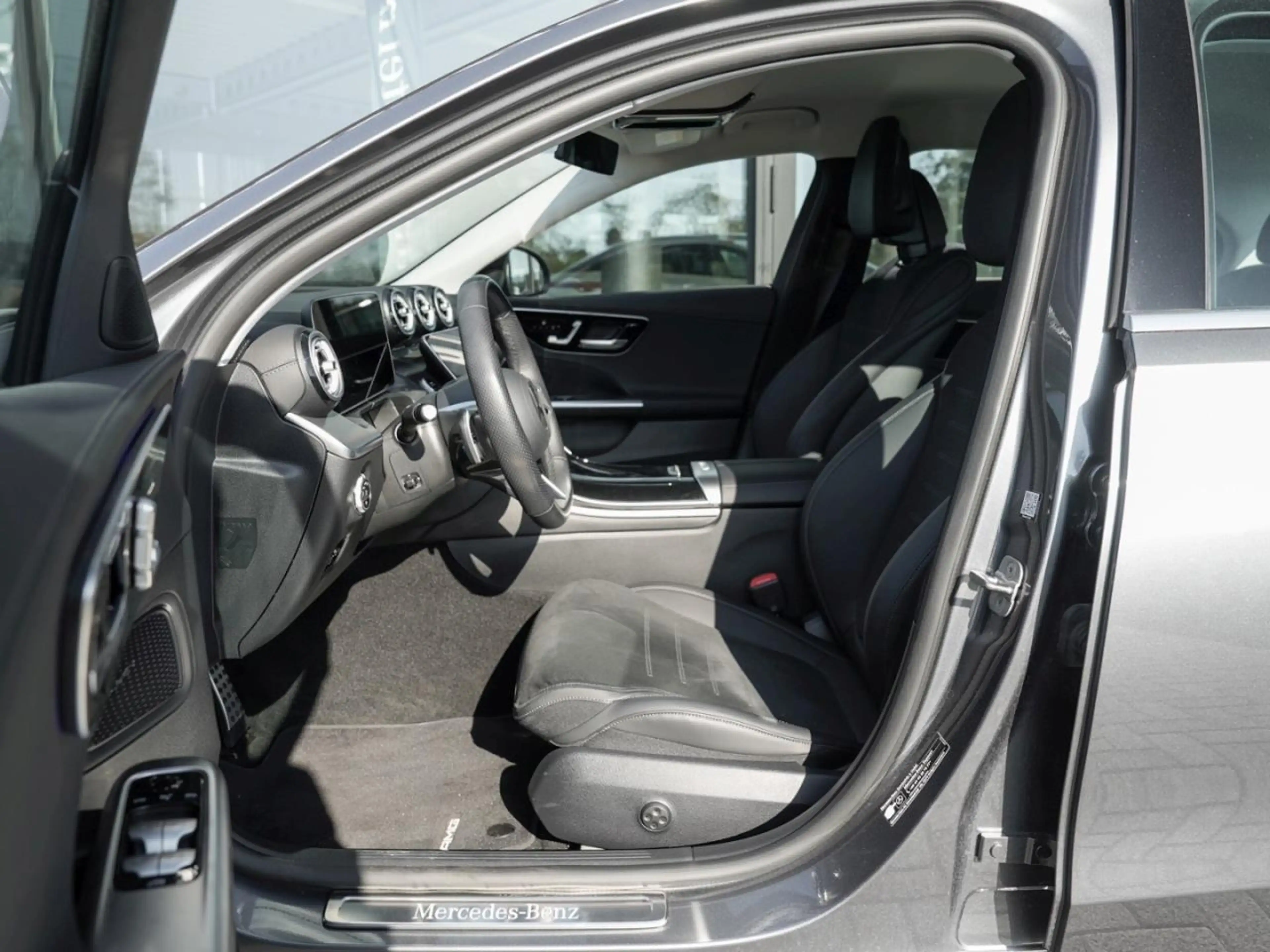 Mercedes-Benz C 220 d AMG MBUX Navi-Prem. Kamera Memory — photo 7