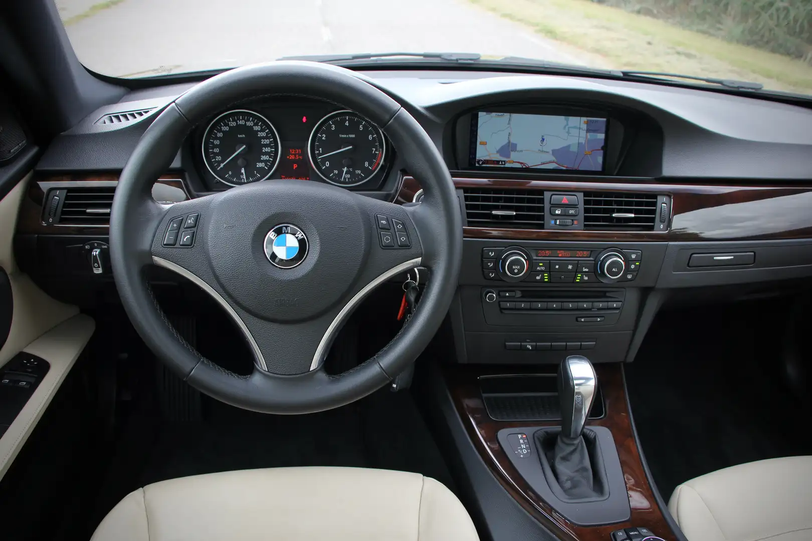 BMW 330 330i Coupé Individual LCI E92 65.000km(!) Brun - 2