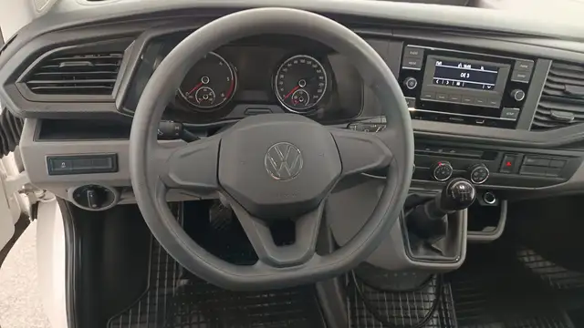 Volkswagen Transporter view 11