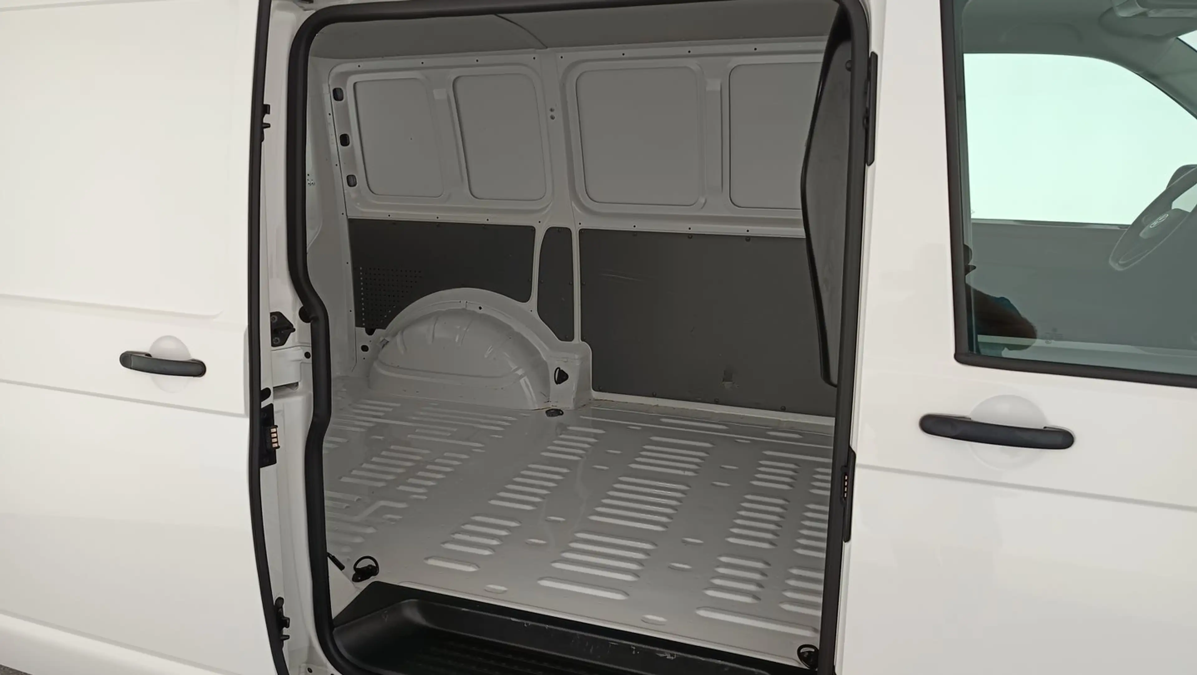 Volkswagen T6.1 Transporter VW Transporter T6.1 Kastenwagen TDI — photo 10