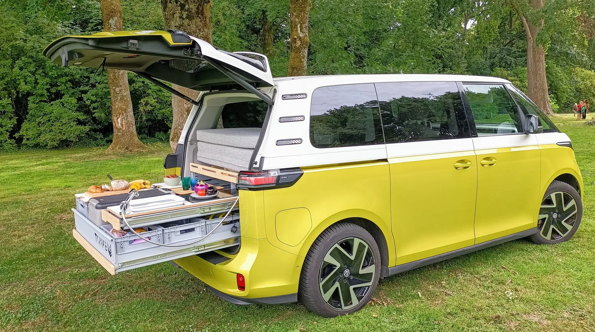 Volkswagen ID. Buzz Pro 77 Kwh,   204 Pk Geel - 1