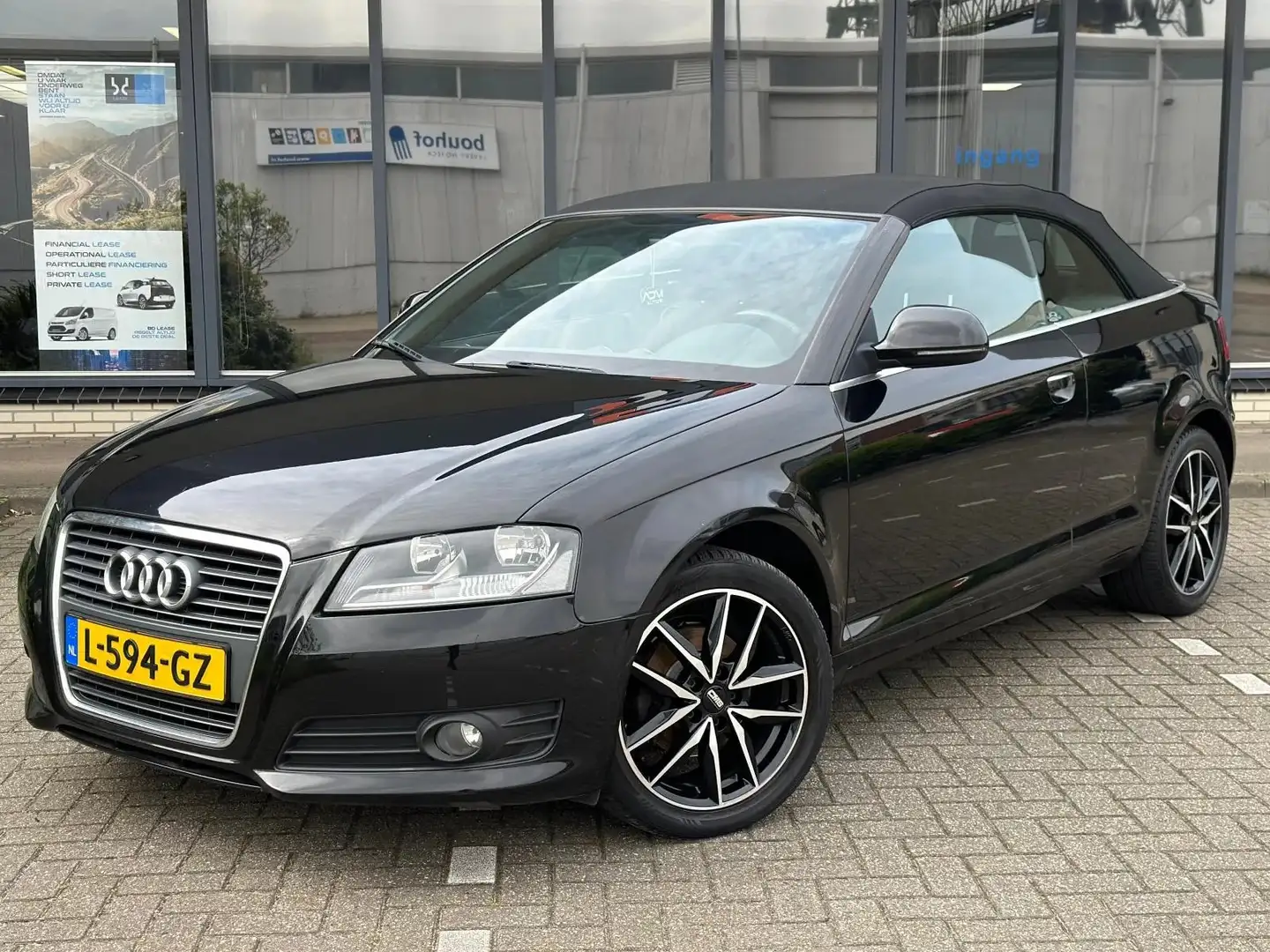 Audi A3 Cabriolet 1.6 Attraction Noir - 1