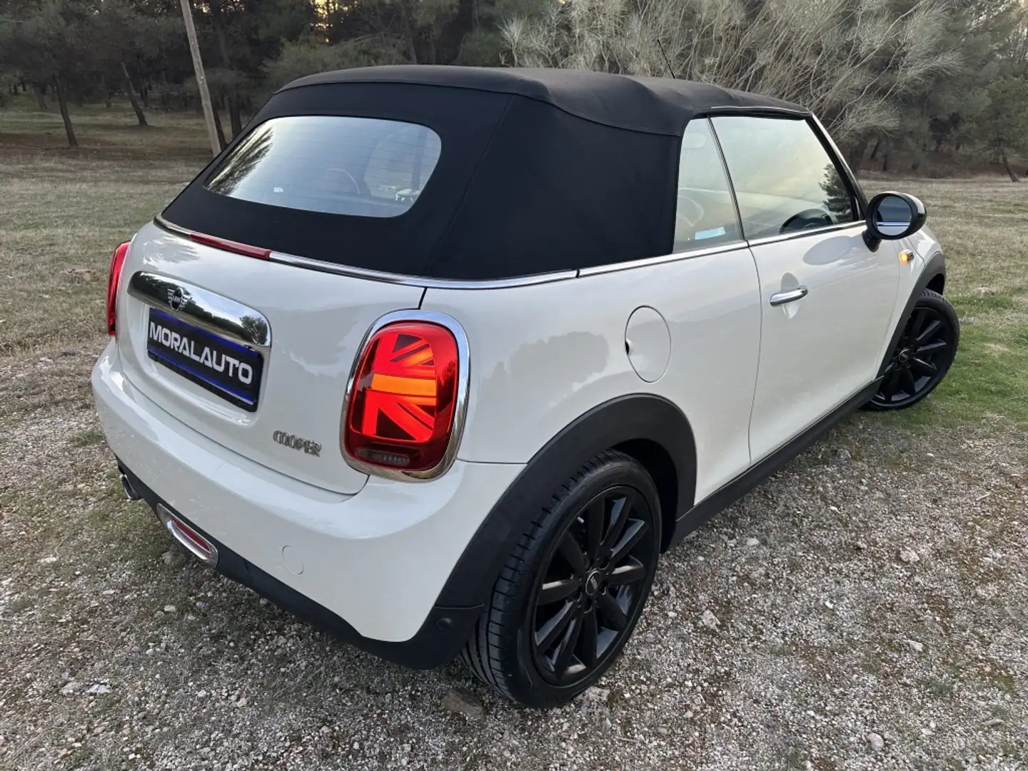 MINI Cooper Cabrio Beige - 2