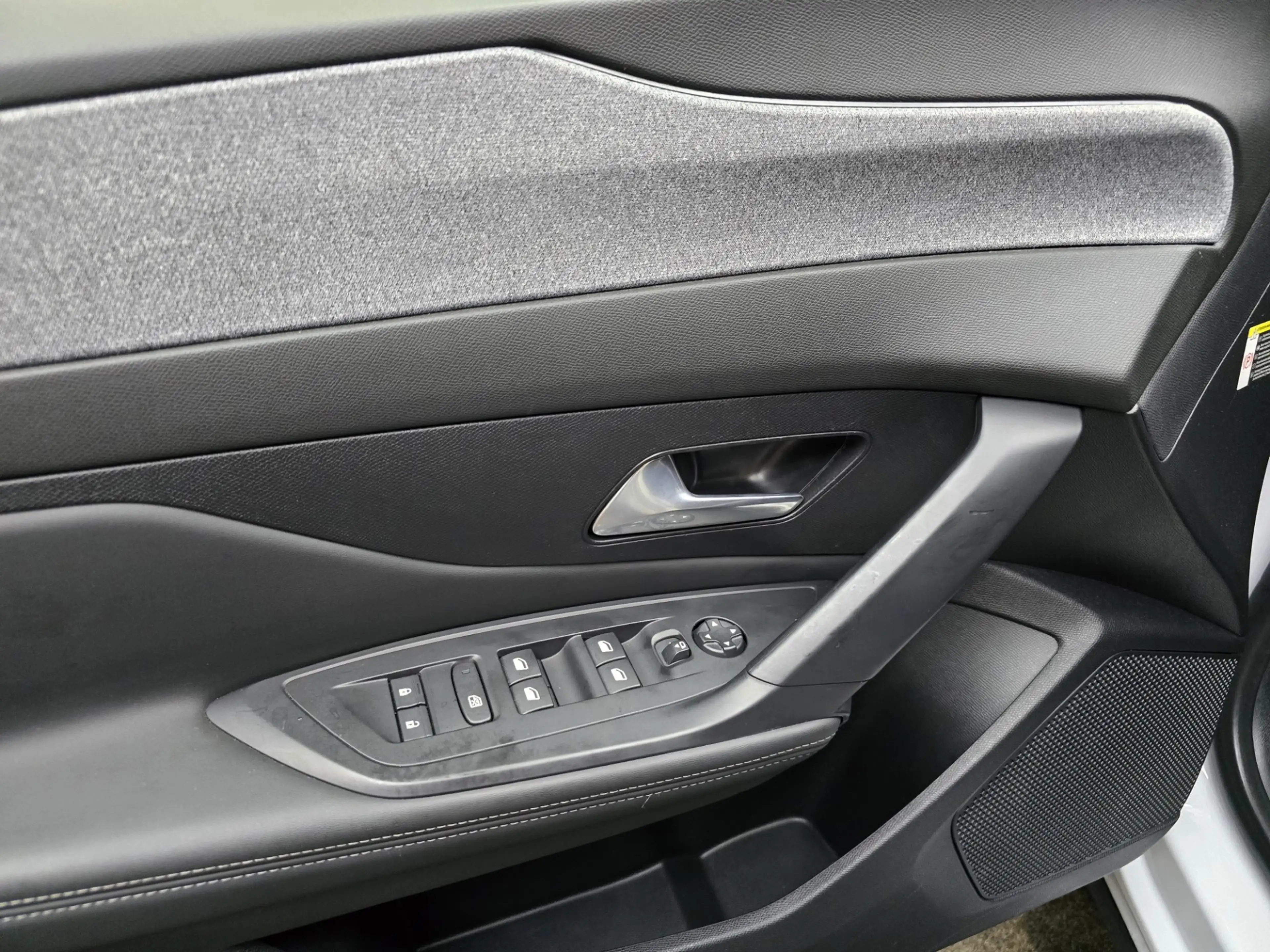 Peugeot 408 1.2 Hybrid 145 e-DCS6 Allure ACC ECC Navi Camera L — photo 4