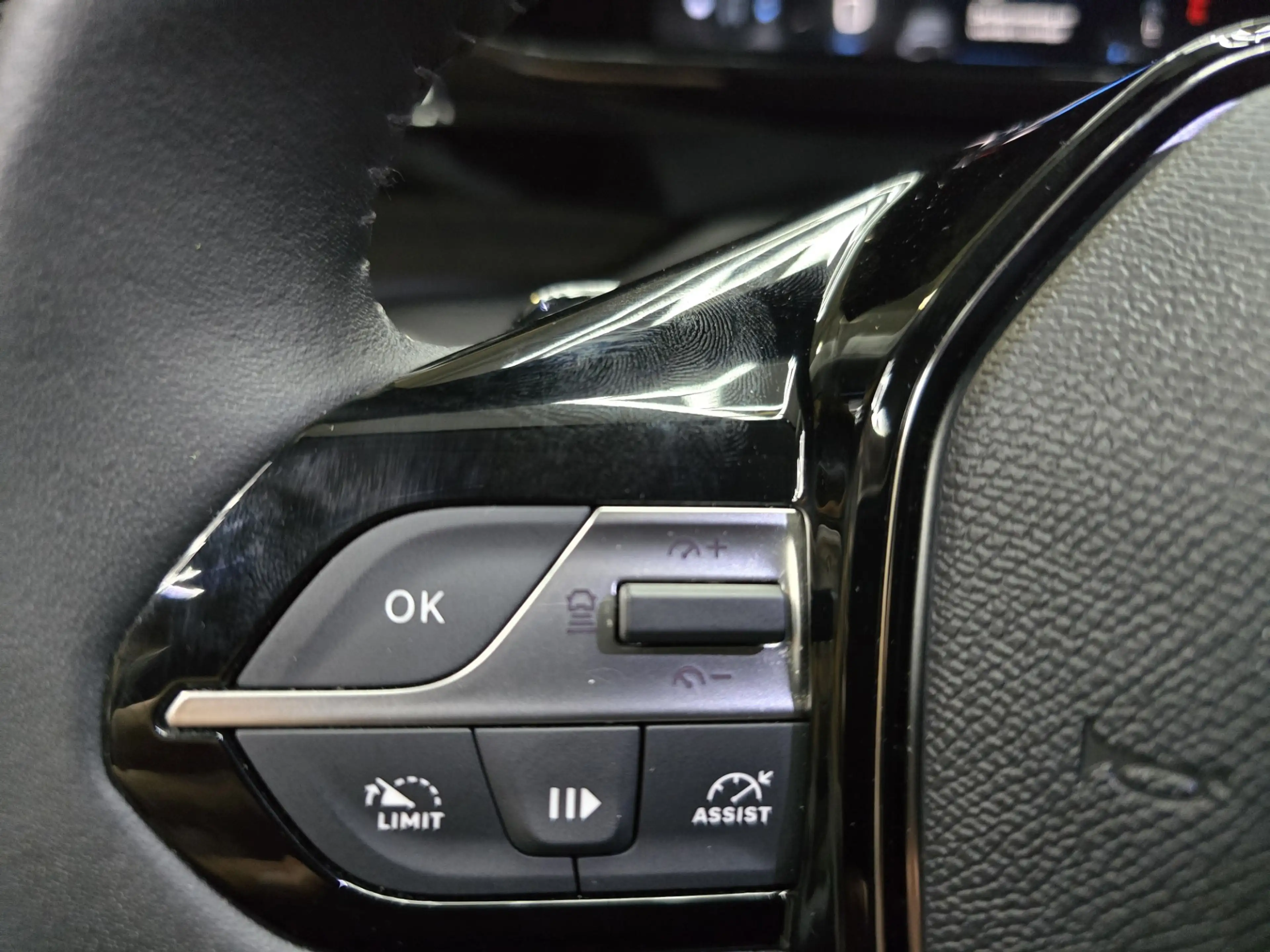 Peugeot 408 1.2 Hybrid 145 e-DCS6 Allure ACC ECC Navi Camera L — photo 9