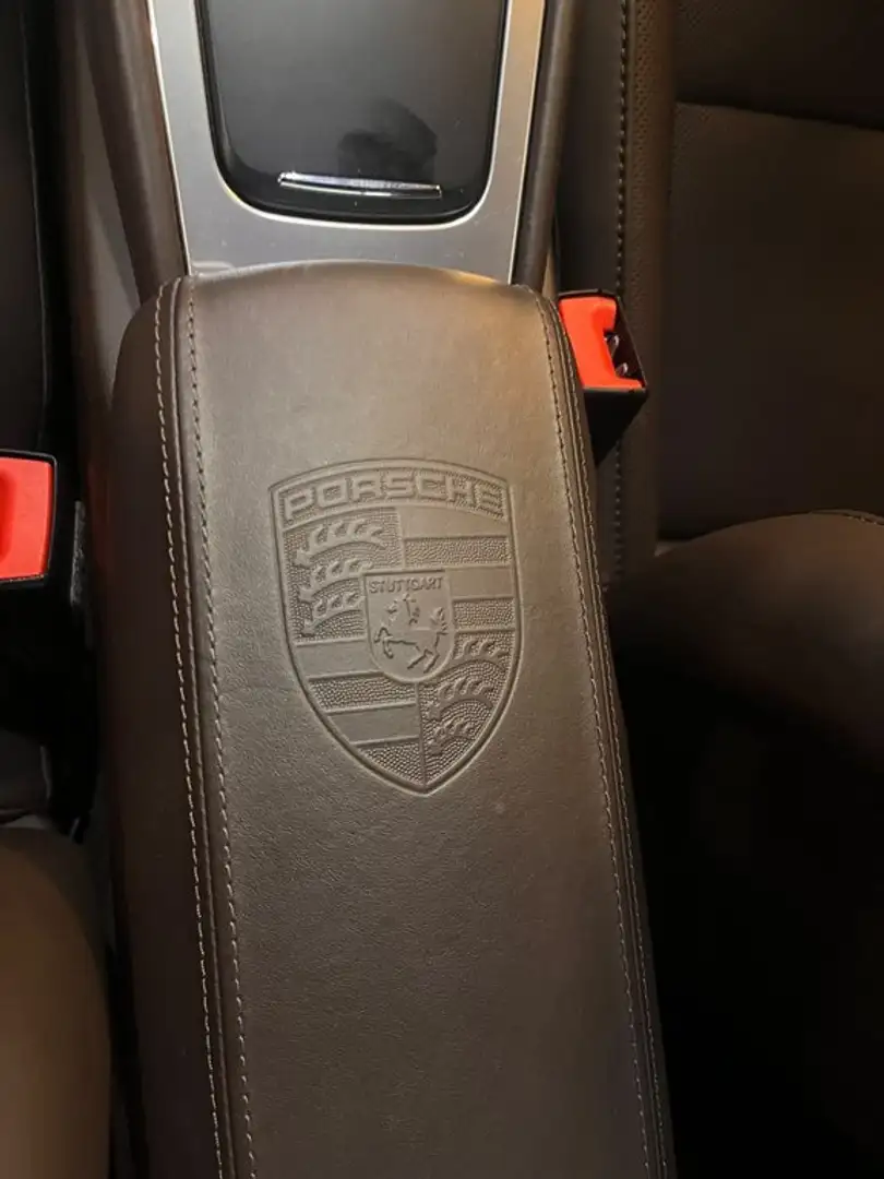 Porsche 992 Carrera 4S - 2