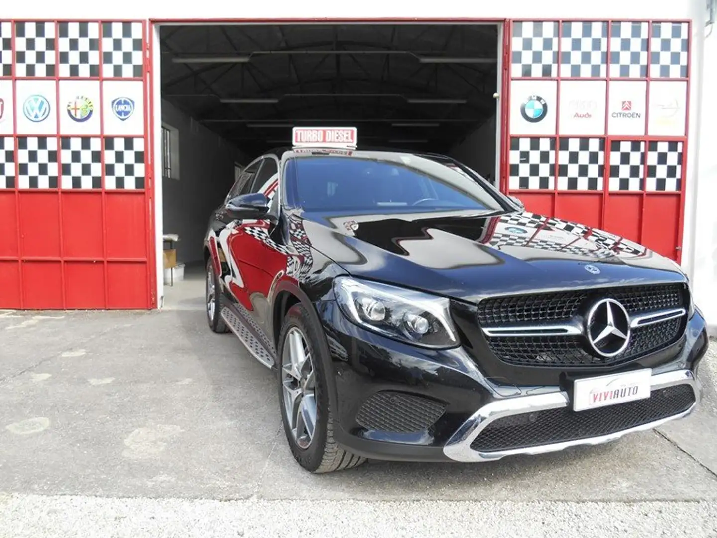 Mercedes-Benz GLC 220 GLC Coupe 220 d Premium 4matic auto Zwart - 1