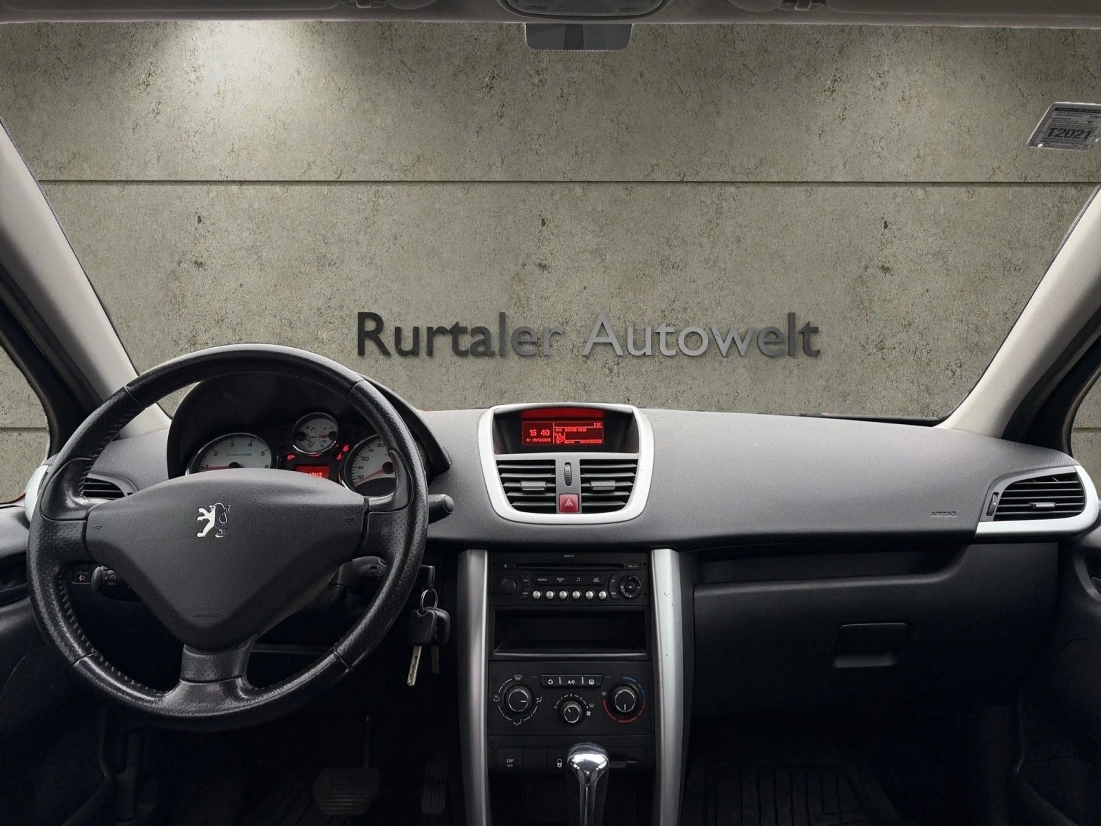 Peugeot 207 Premium *AUTOMATIK*KLIMA*PDC*SHZ*TEMP*TÜV* — photo 12