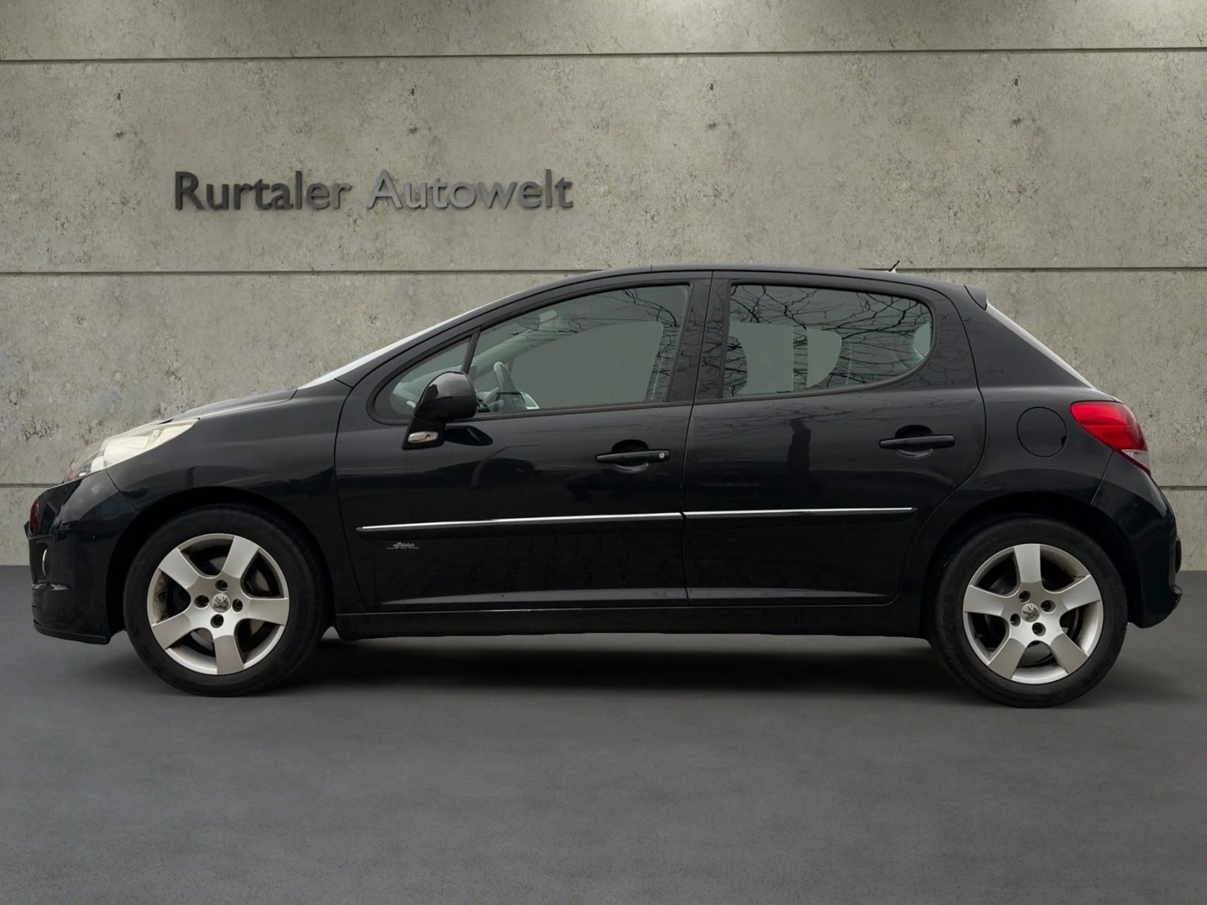Peugeot 207 Premium *AUTOMATIK*KLIMA*PDC*SHZ*TEMP*TÜV* — photo 2