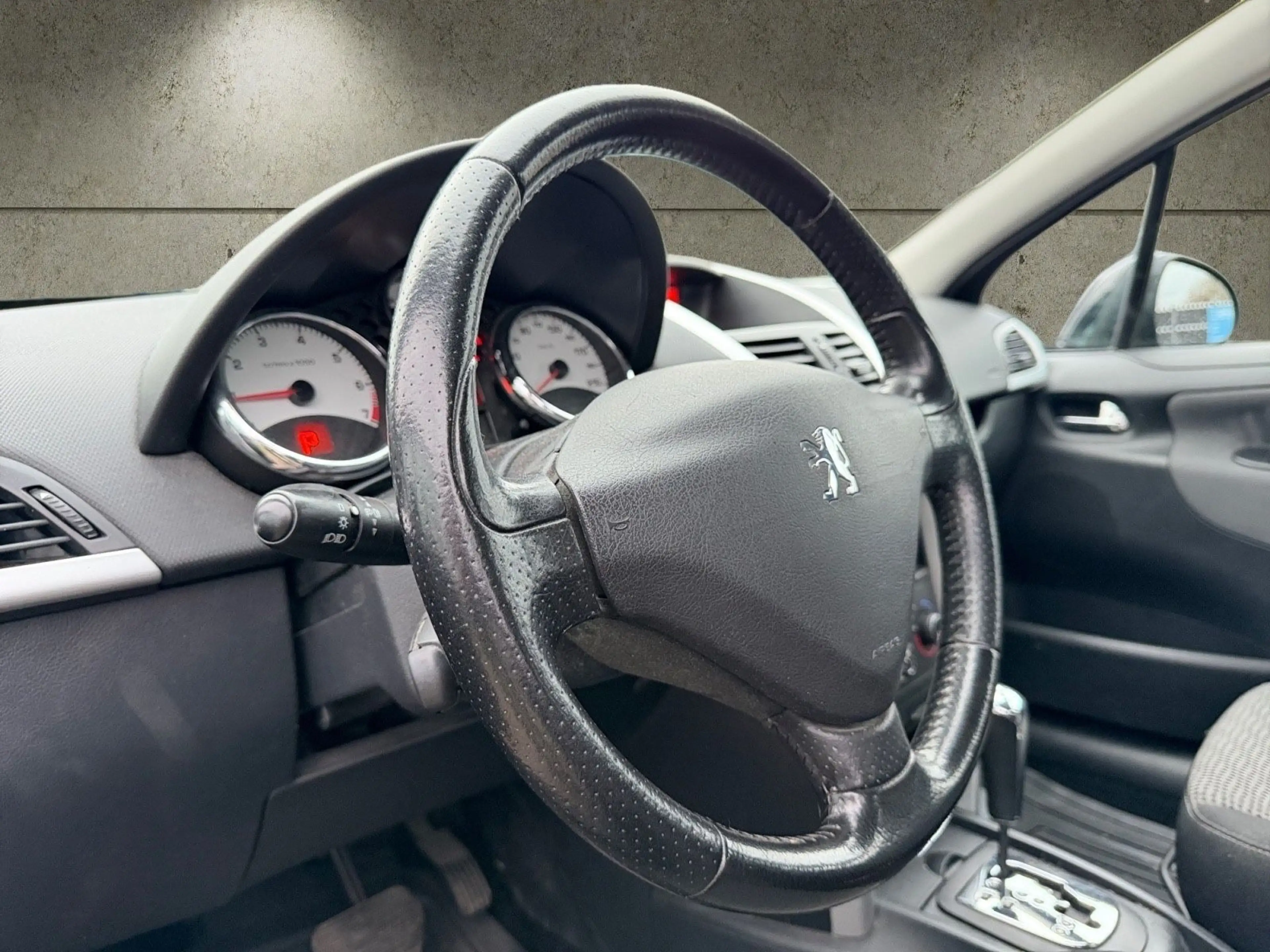 Peugeot 207 Premium *AUTOMATIK*KLIMA*PDC*SHZ*TEMP*TÜV* — photo 10