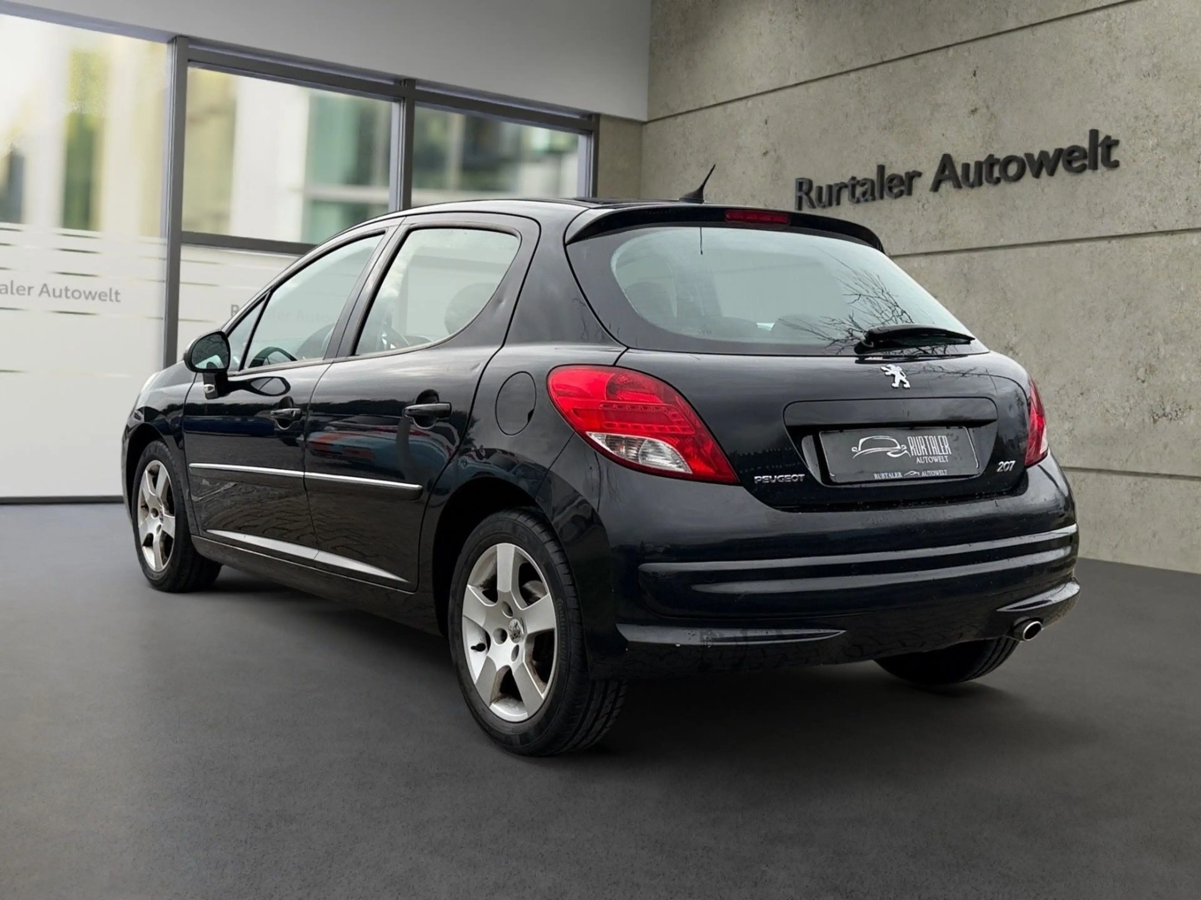 Peugeot 207 Premium *AUTOMATIK*KLIMA*PDC*SHZ*TEMP*TÜV* — photo 3
