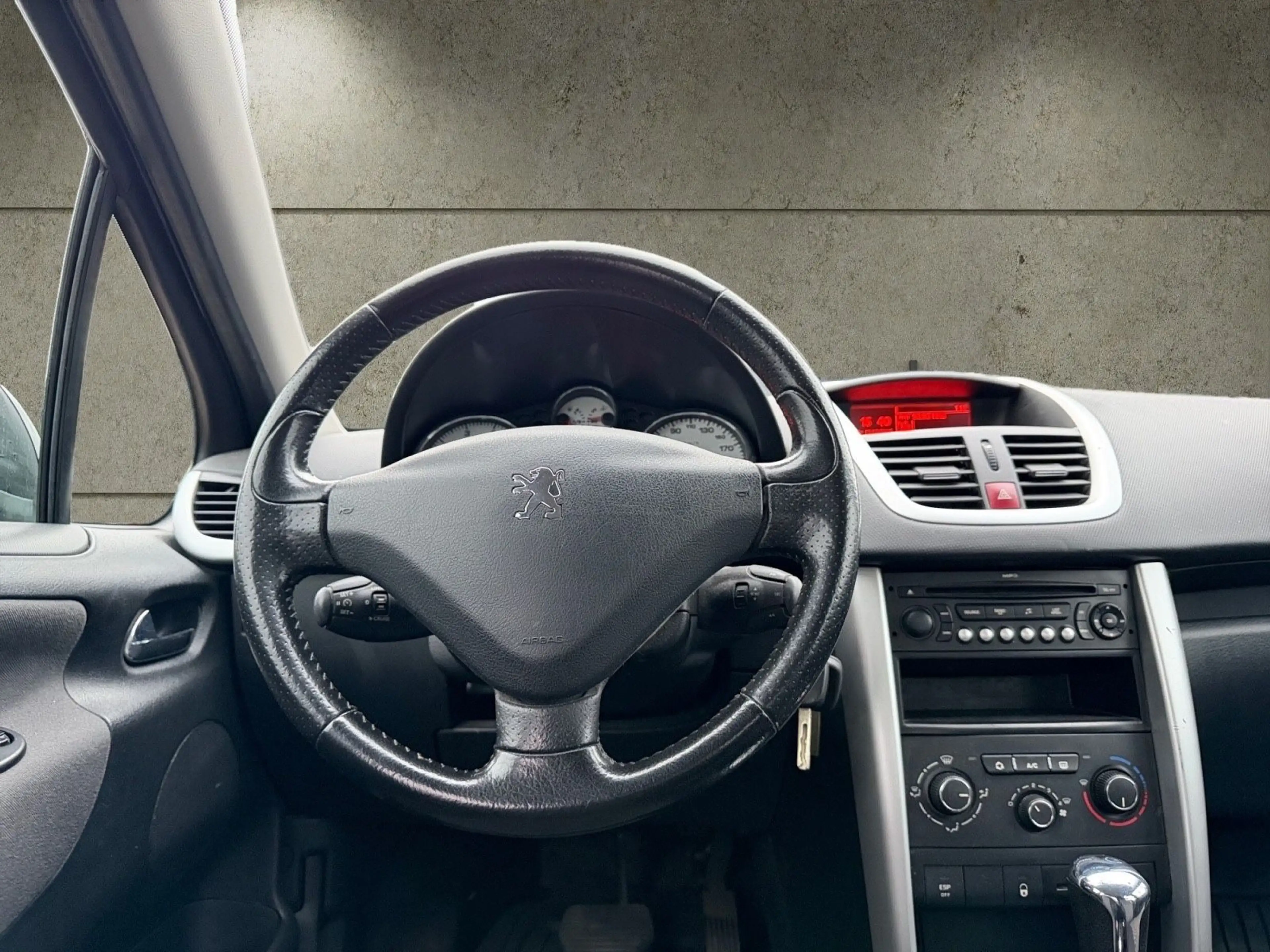Peugeot 207 Premium *AUTOMATIK*KLIMA*PDC*SHZ*TEMP*TÜV* — photo 13