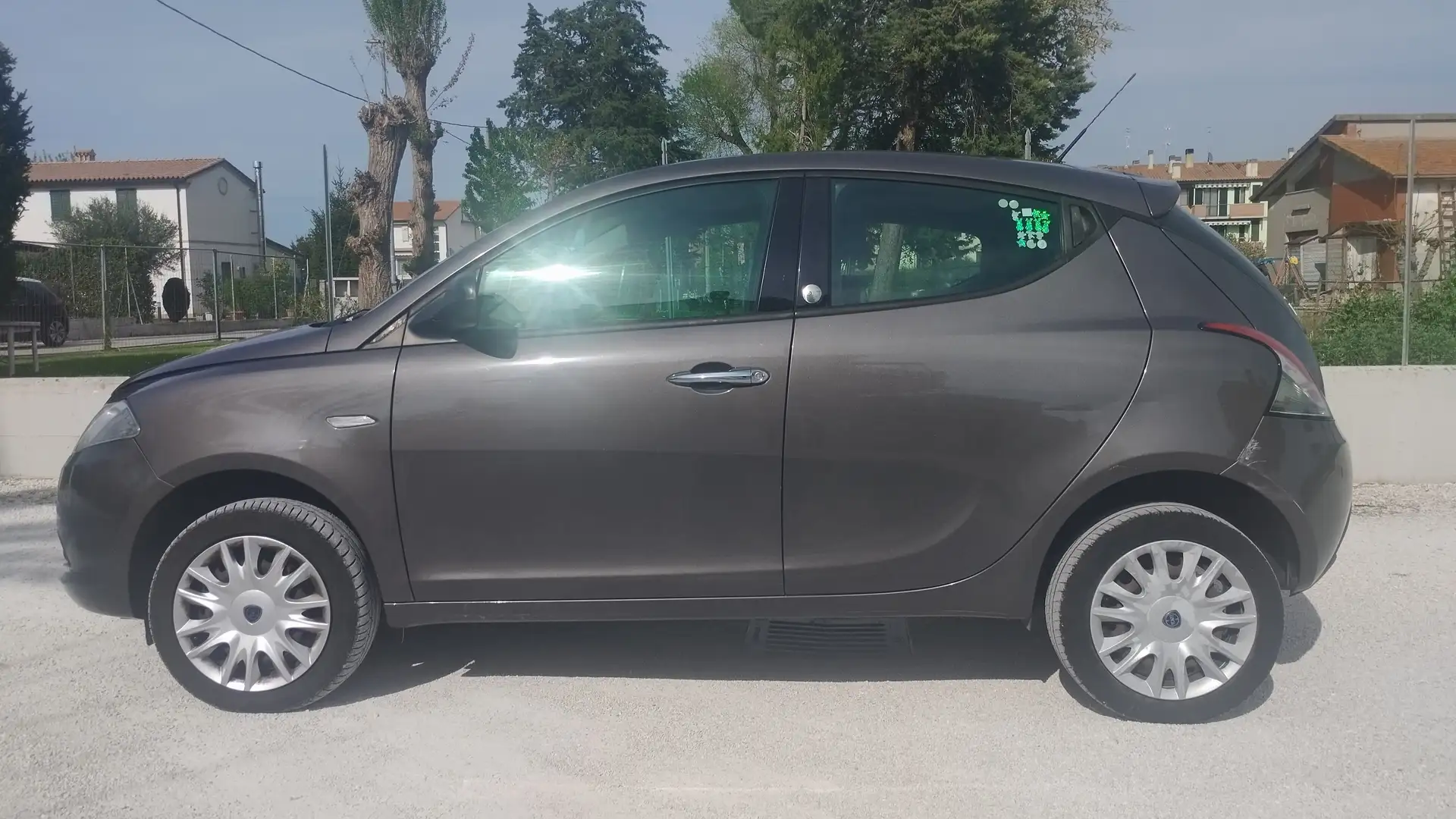 Lancia Ypsilon Ypsilon 0.9 t.air Silver ecochic metano 80cv Šedá - 1