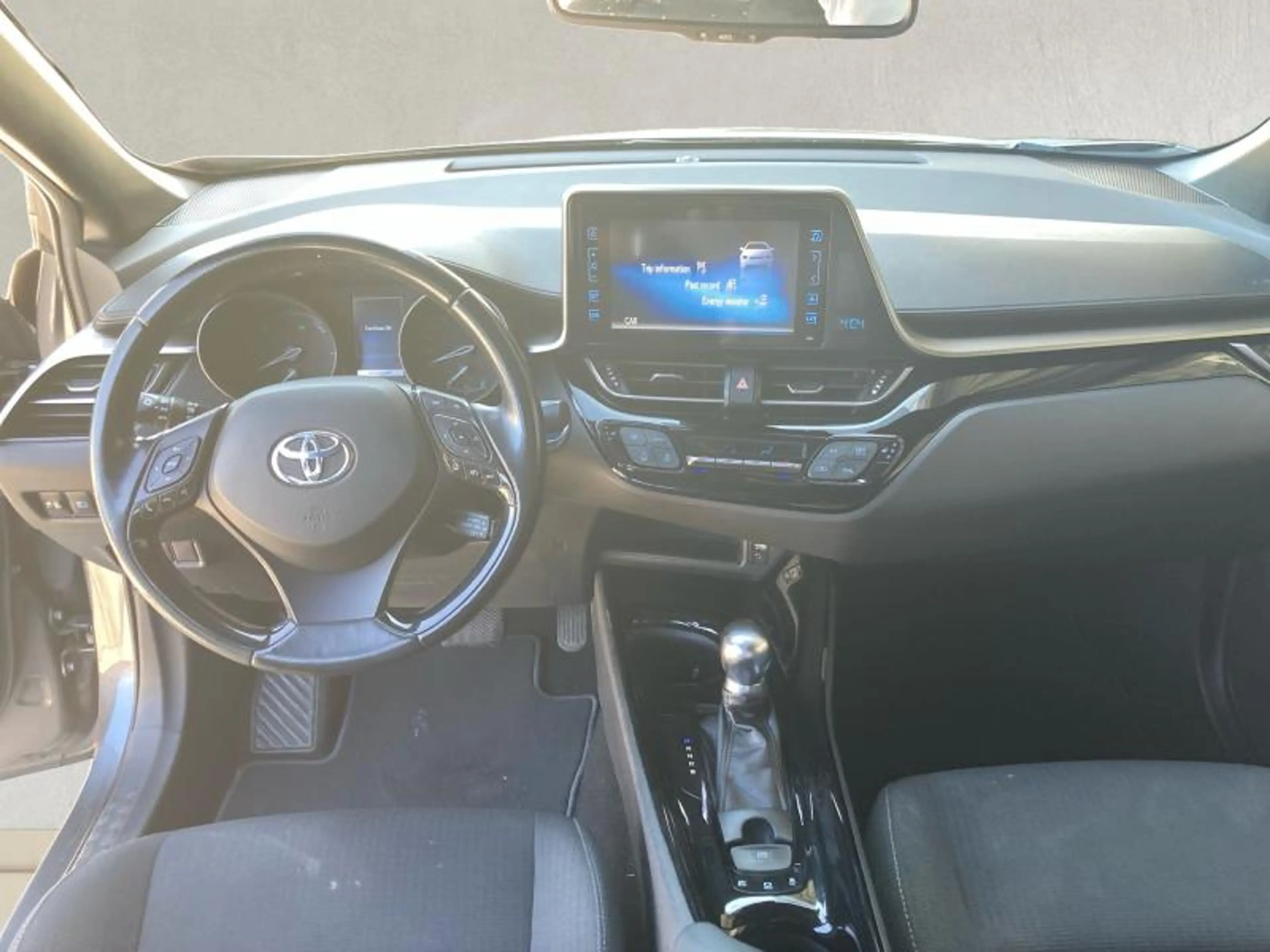 Toyota C-HR C-LUB & NAVI — photo 10