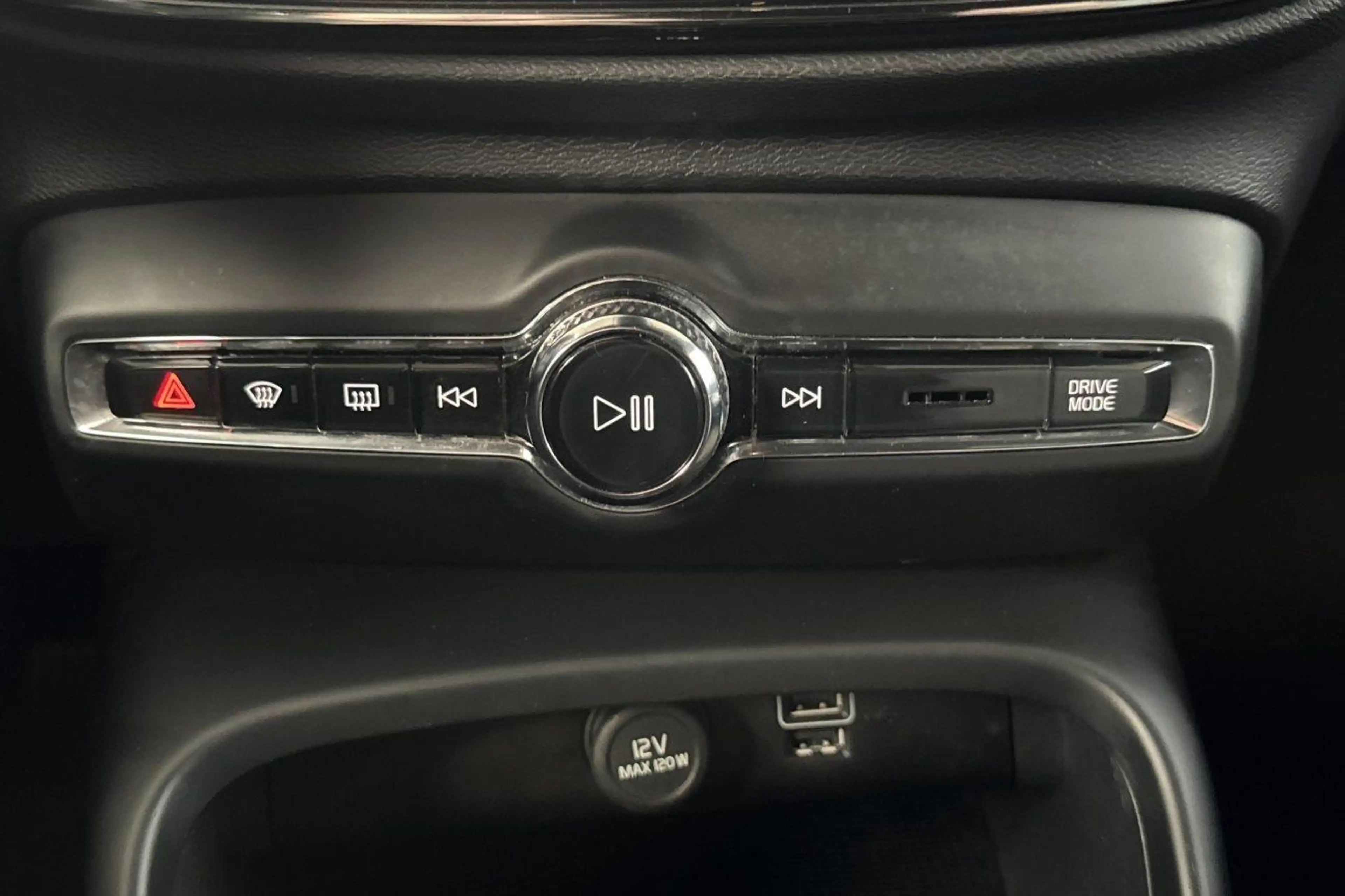 Volvo XC40 T2 — photo 15
