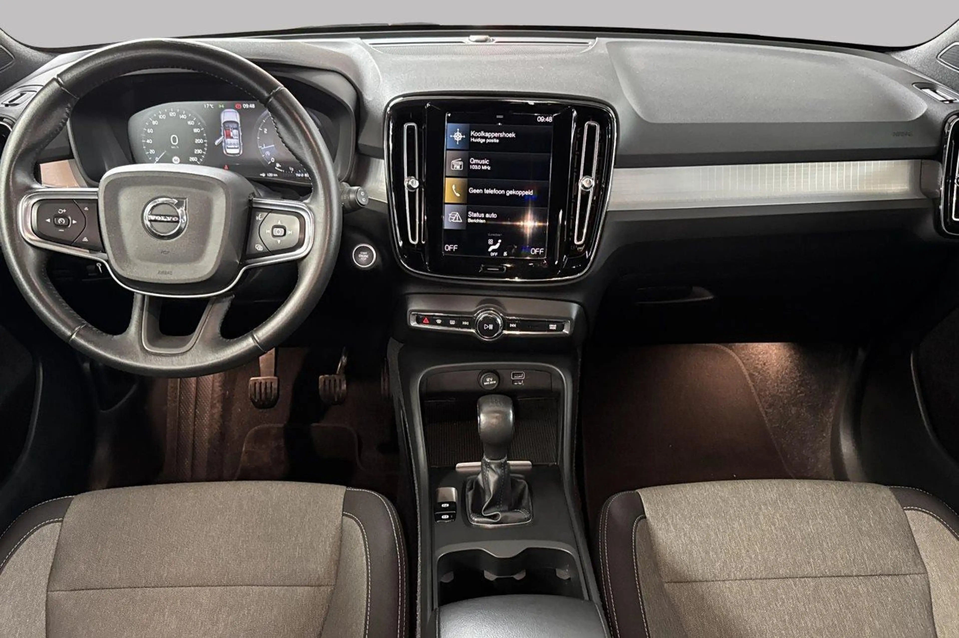 Volvo XC40 T2 — photo 11