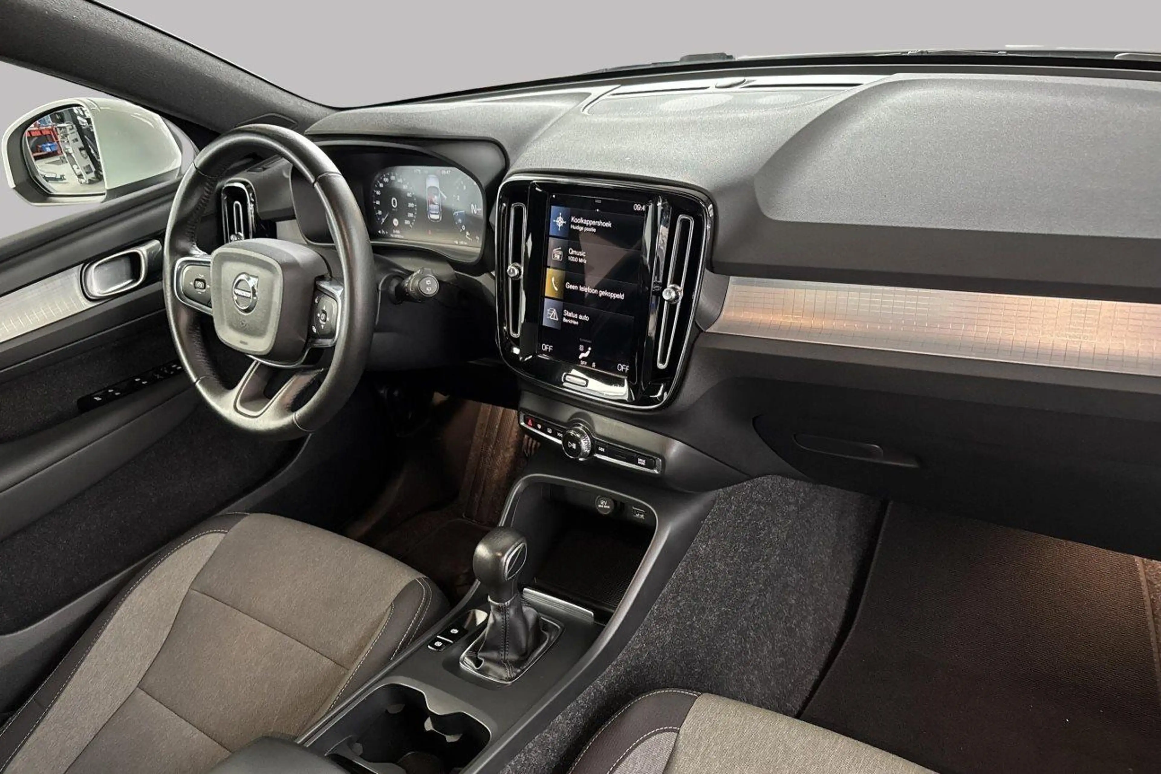 Volvo XC40 T2 — photo 2