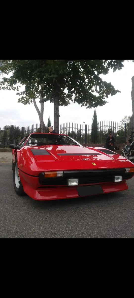 Ferrari 2.0 turbo GTS 220cv