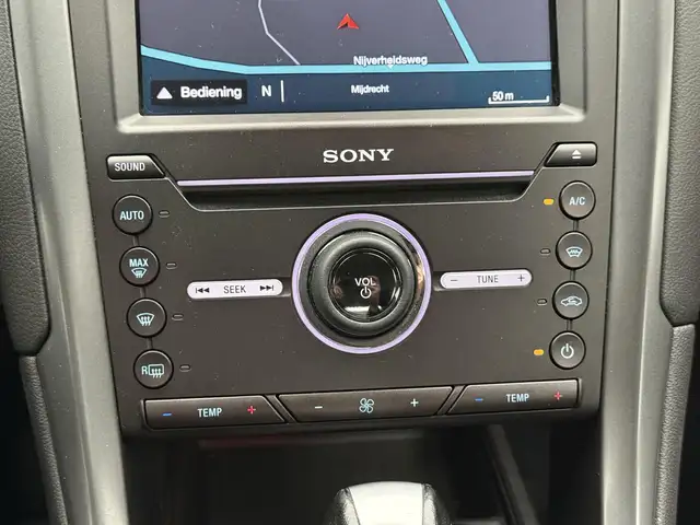 Ford Mondeo view 17
