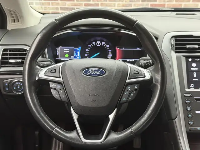 Ford Mondeo view 10
